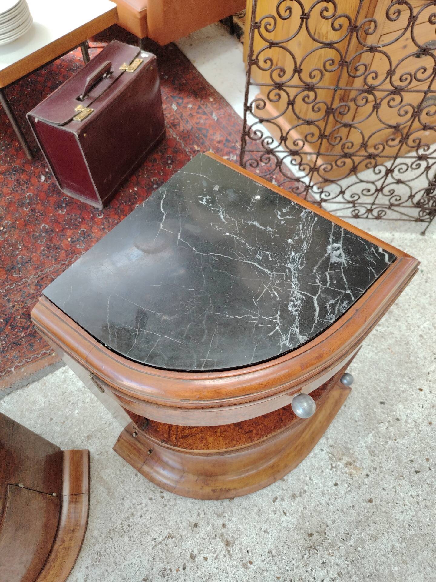 Pair of Art Deco half-moon bedside tables in walnut veneer and black marble.