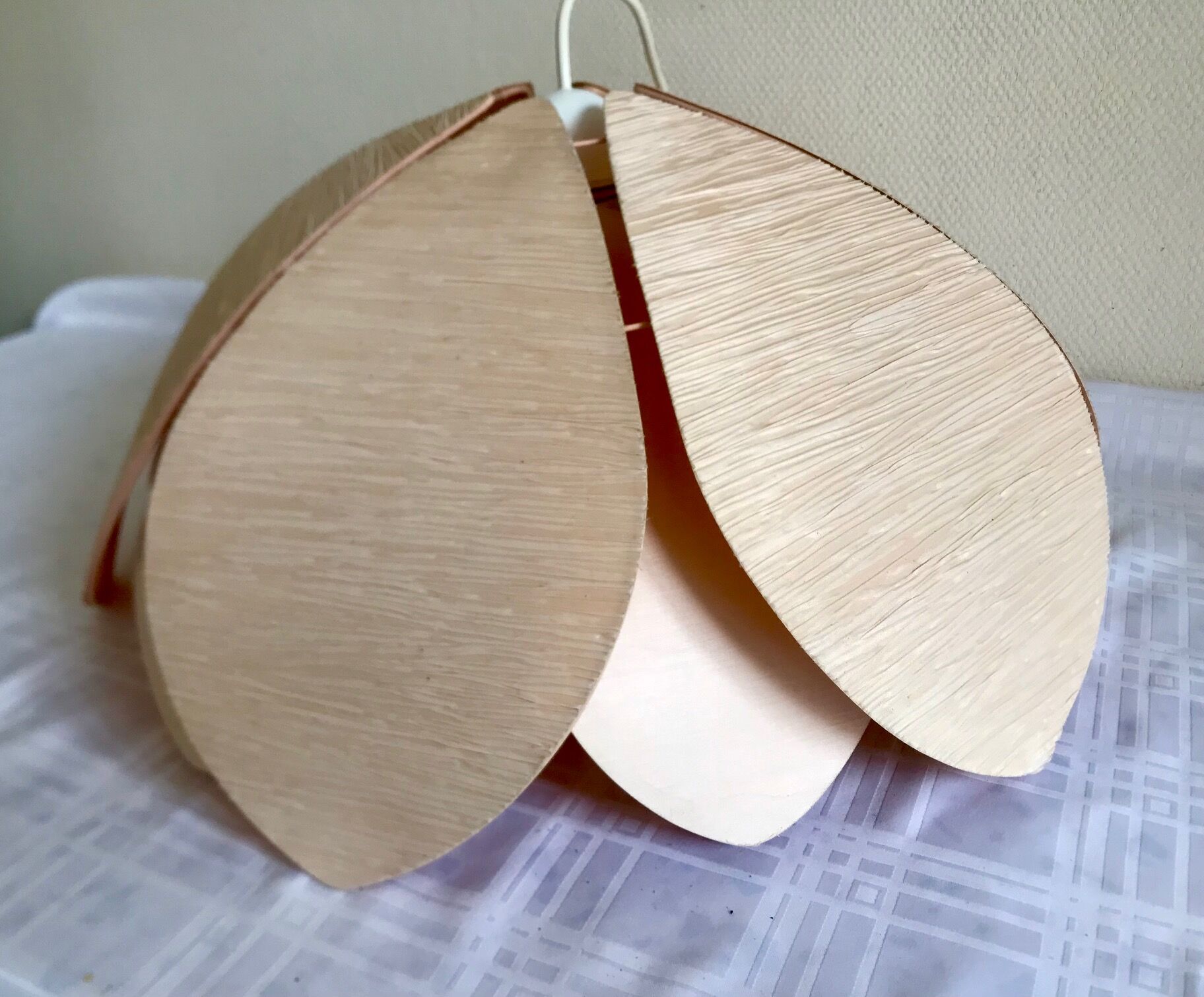 Suspension lotus flower petals