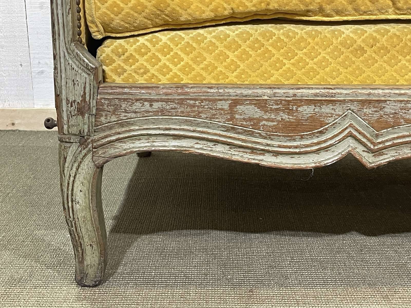 Louis XV daybed from the 18th century in oak.