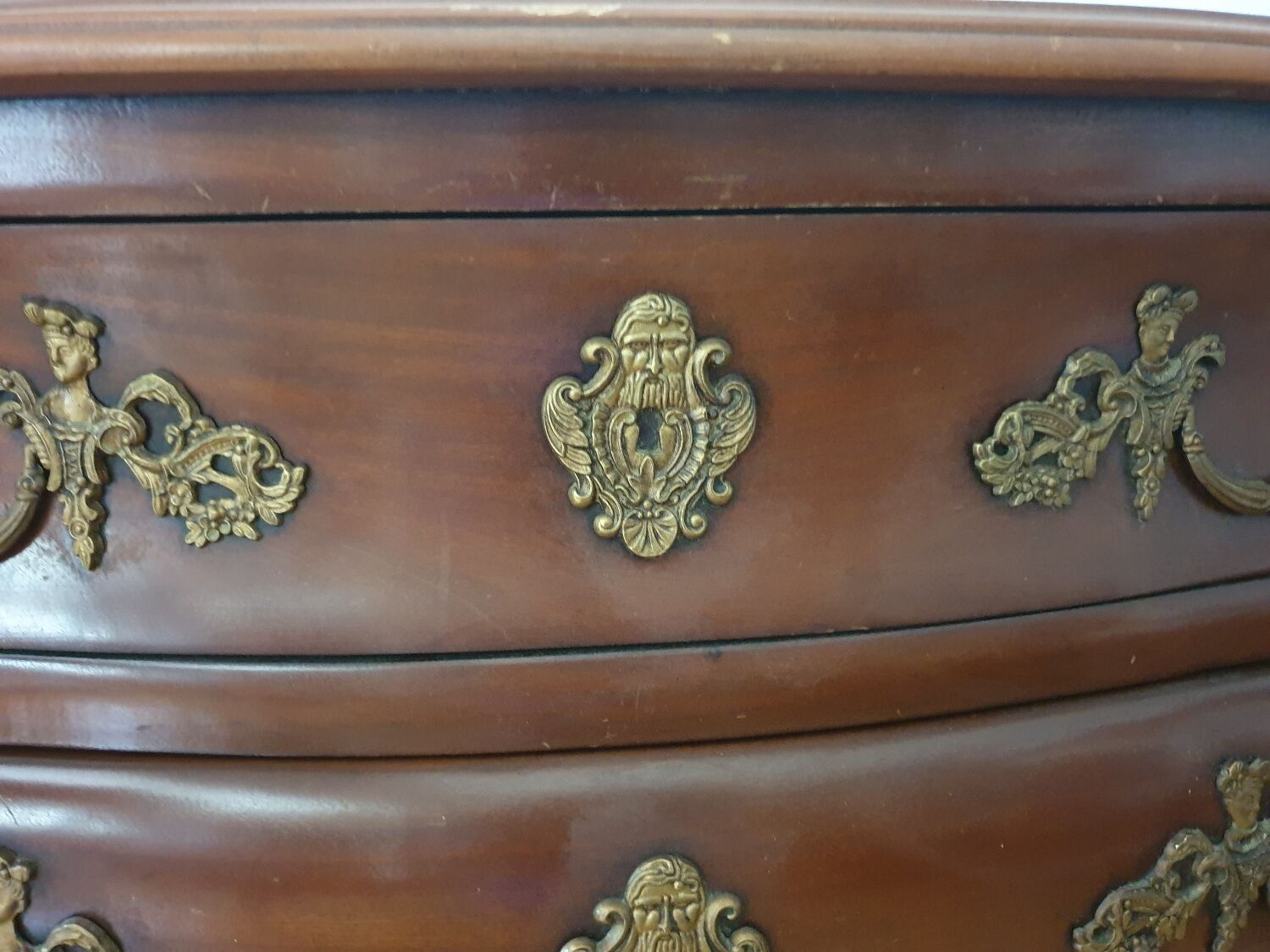 Commode tombeau estampillée armengaud style Louis XV