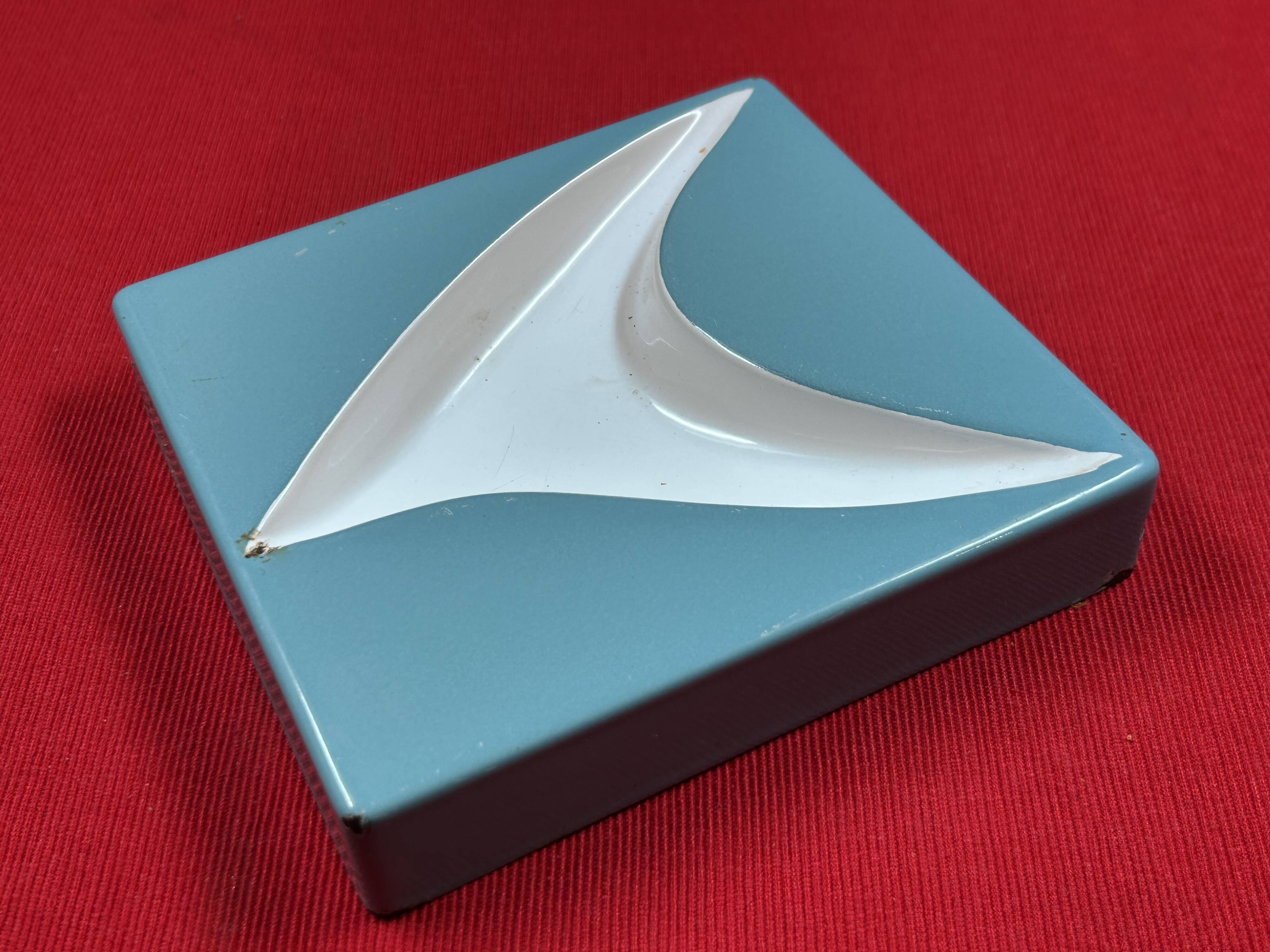 enameled metal pocket tray