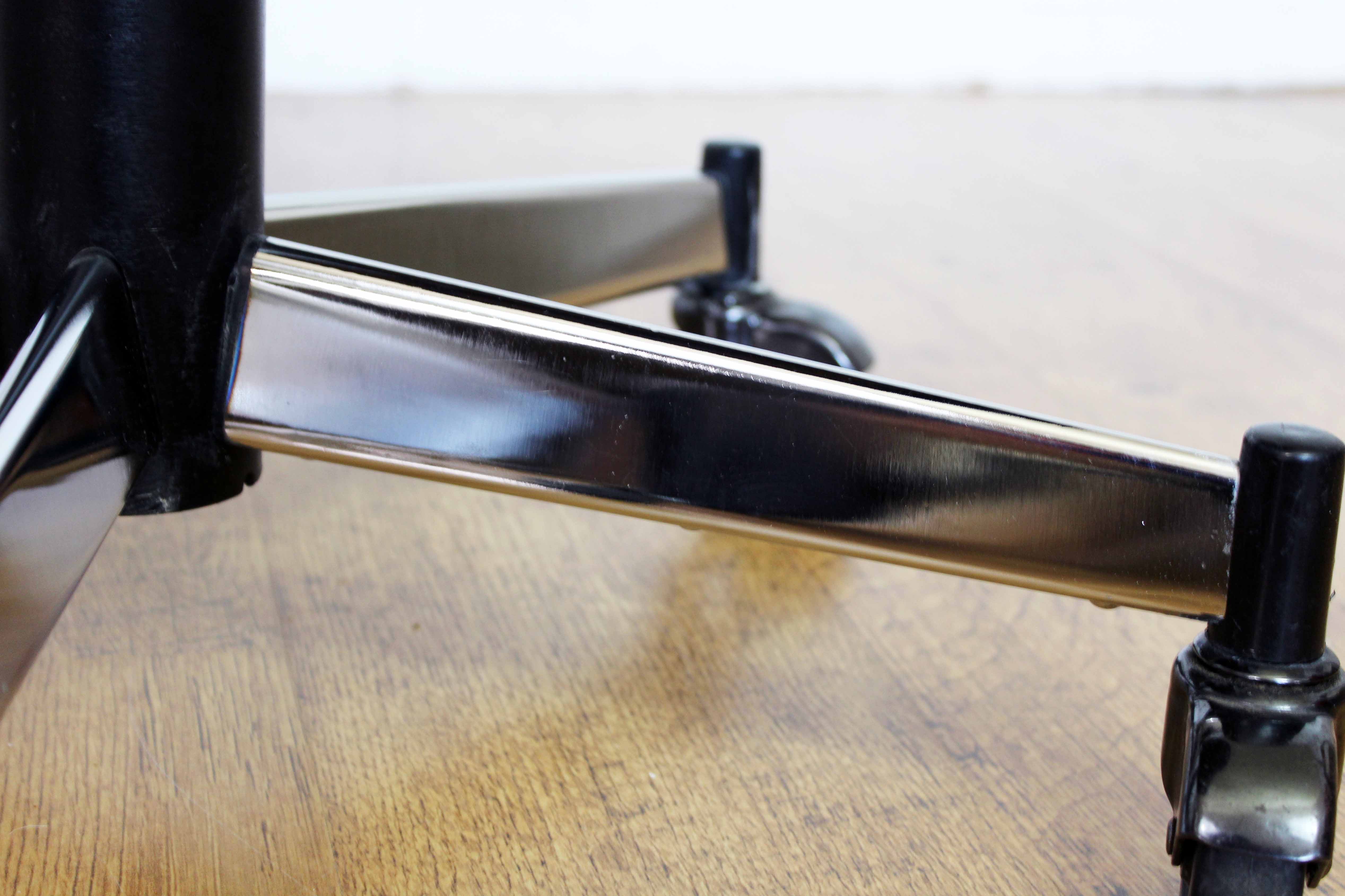 Giroflex office chair