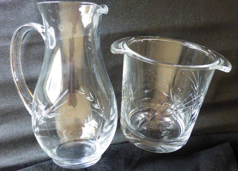 Set of 2 pieces with wheat ear pattern, including 1 jug and 1 ice bucket.