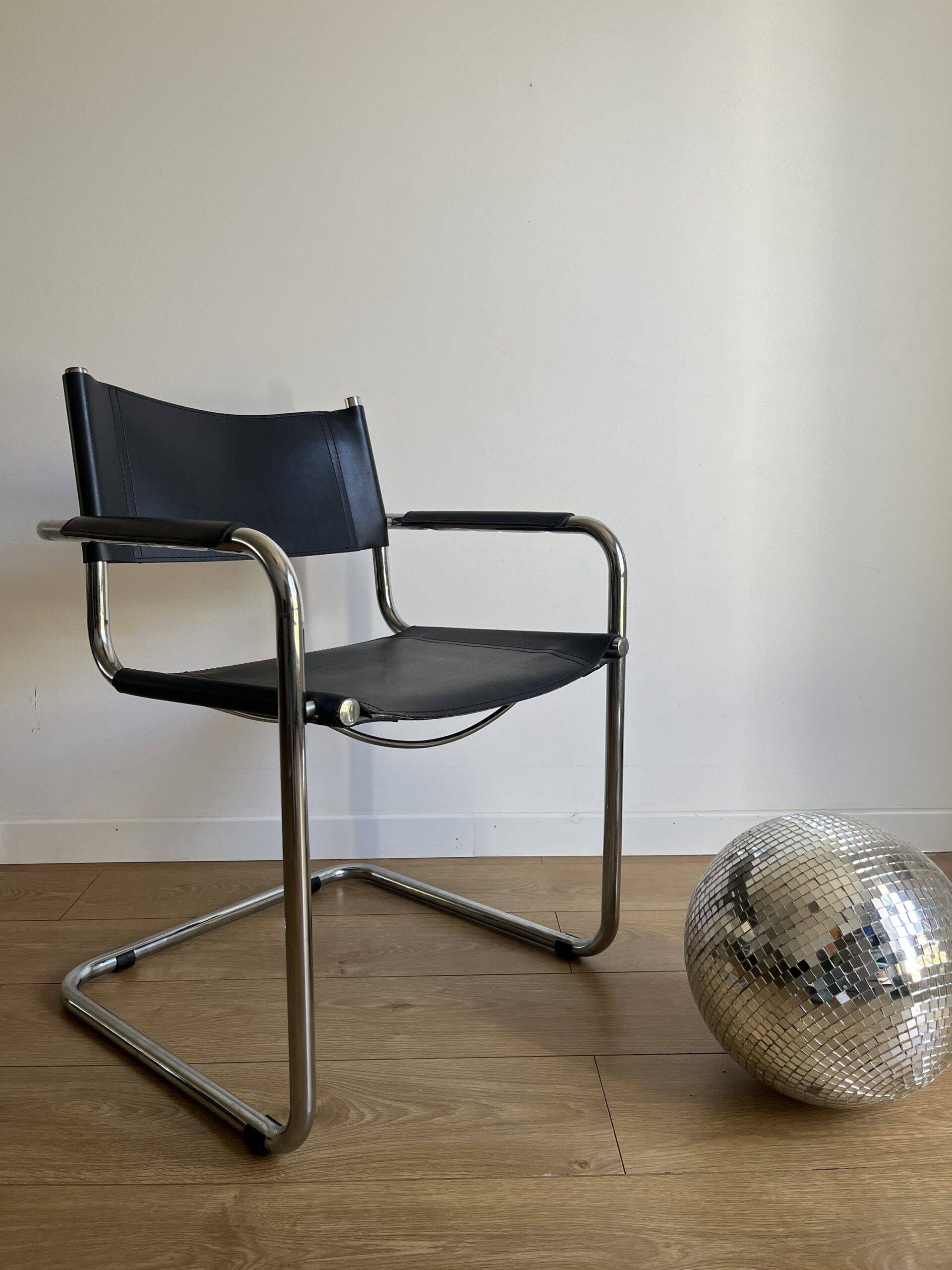 Black leather cantilever armchair Bauhaus design