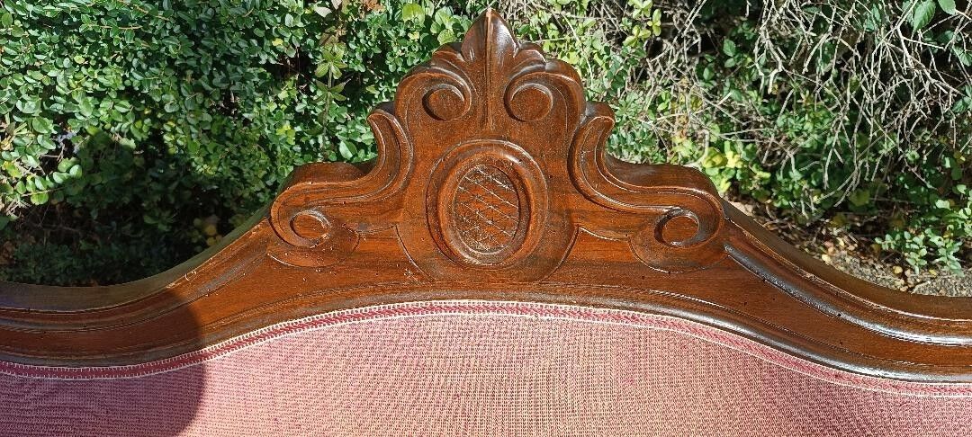 Small mid-19th century boat sofa in walnut