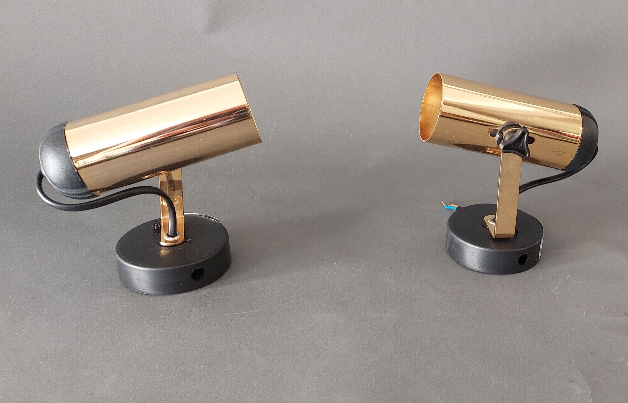 Pair of adjustable spotlight Maureva in gilded brass, Italian design 1980.