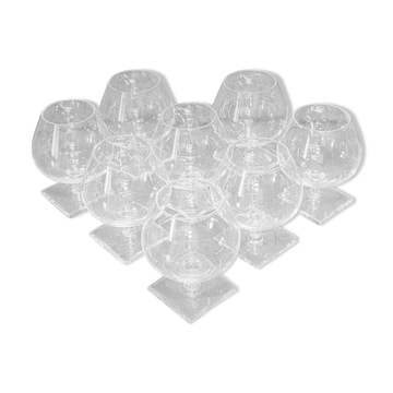 Huit verres vintage anciens en cristal