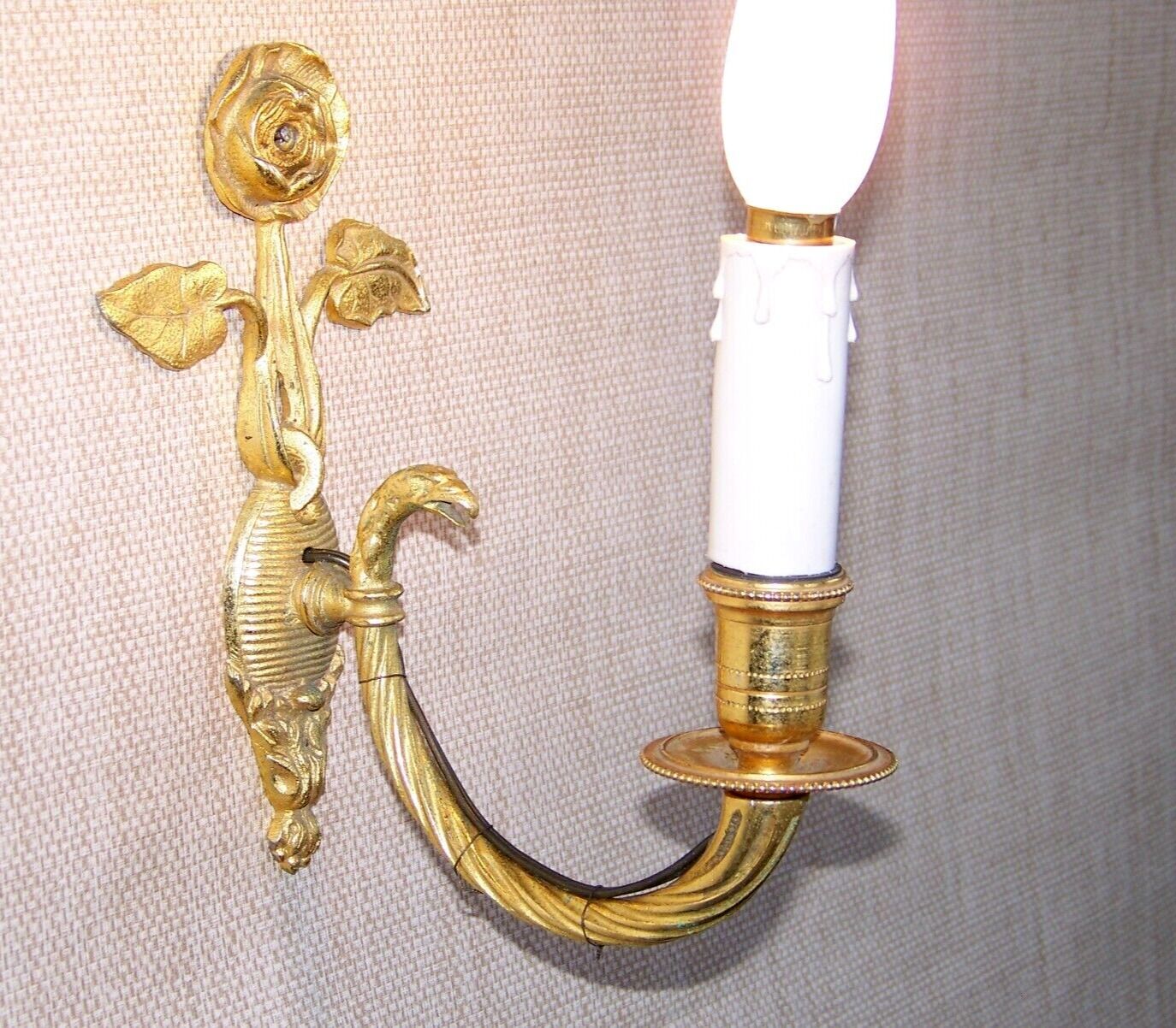 Simple wall sconce in classic Empire style made of vintage French cast brass 4316.