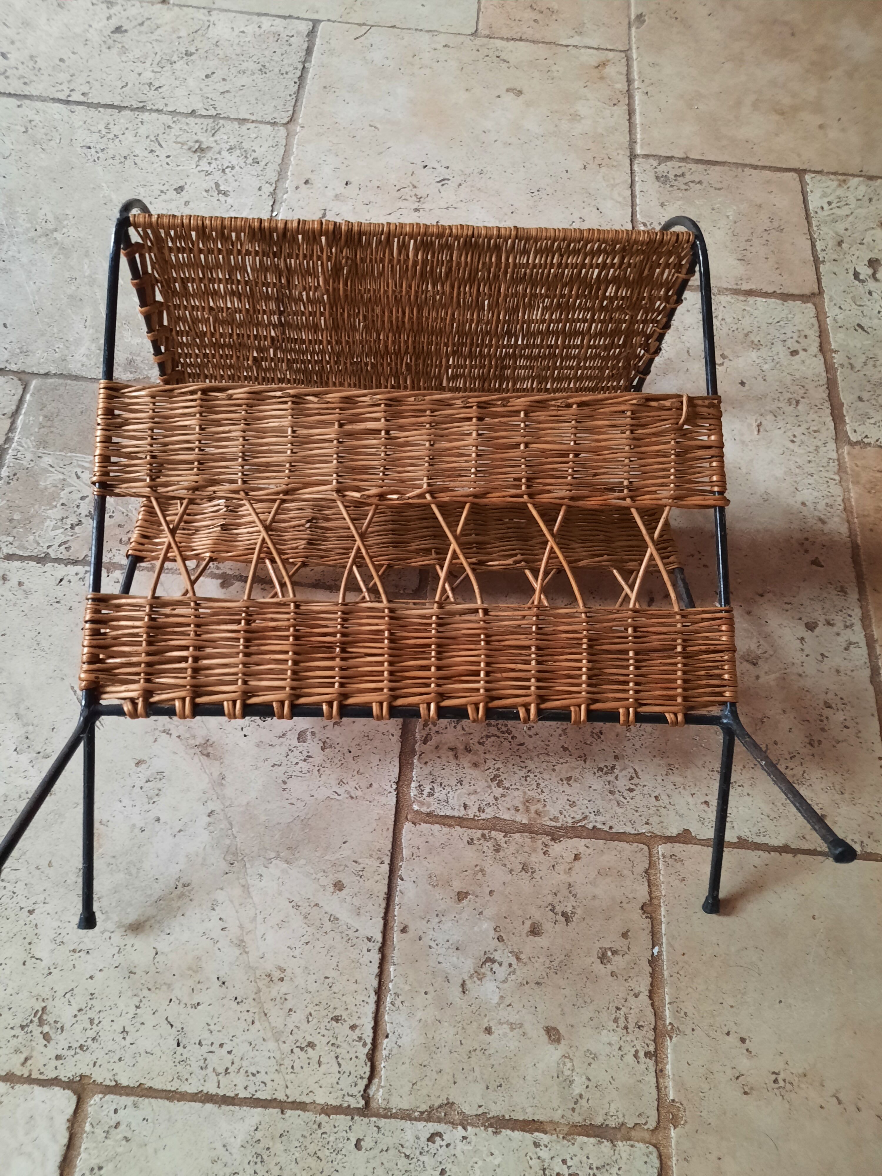 Wicker magazine harness