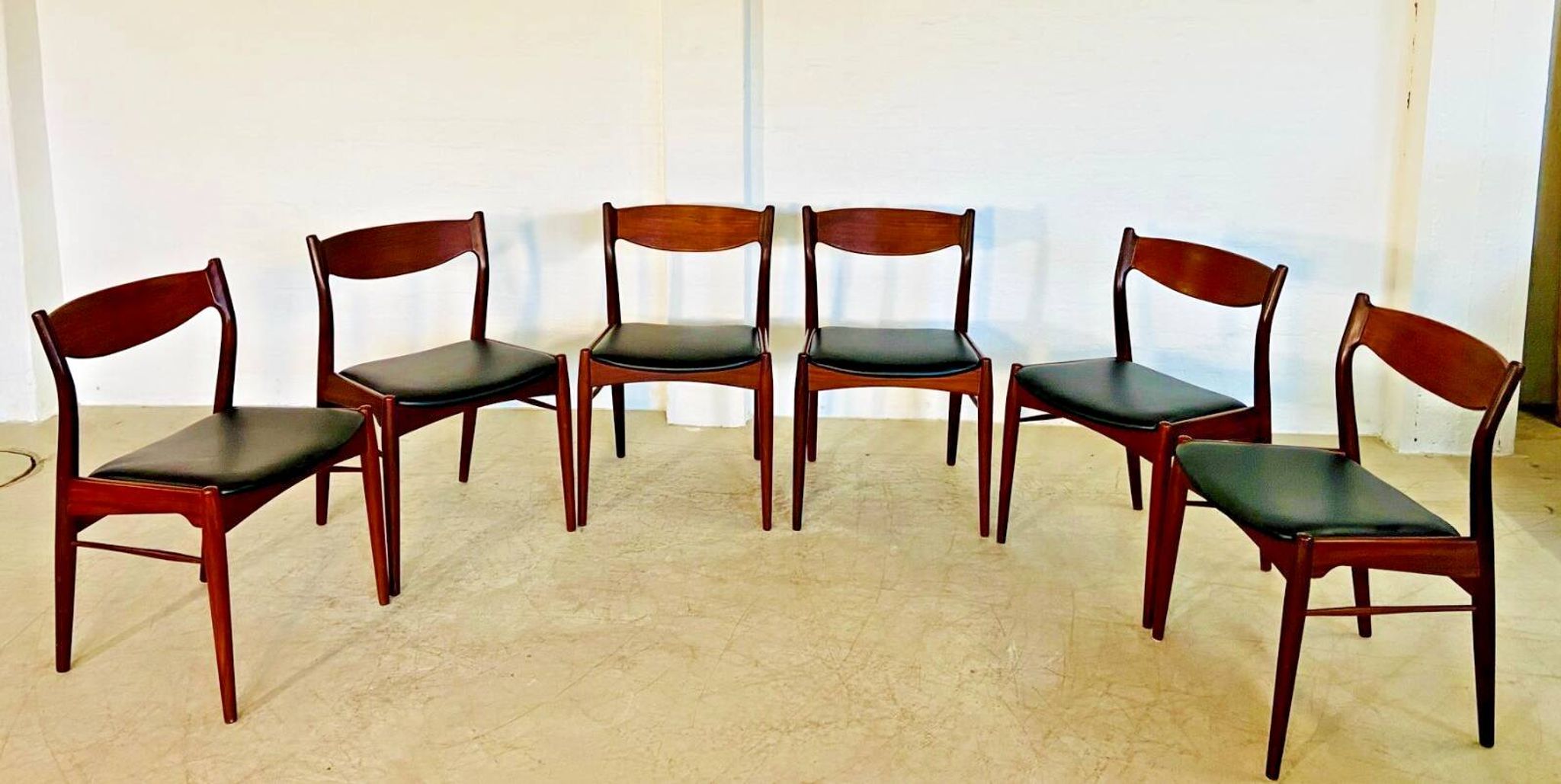 Danish vintage Arne Wahl Iversen teak and leather dining chairs model 26 - 1960s