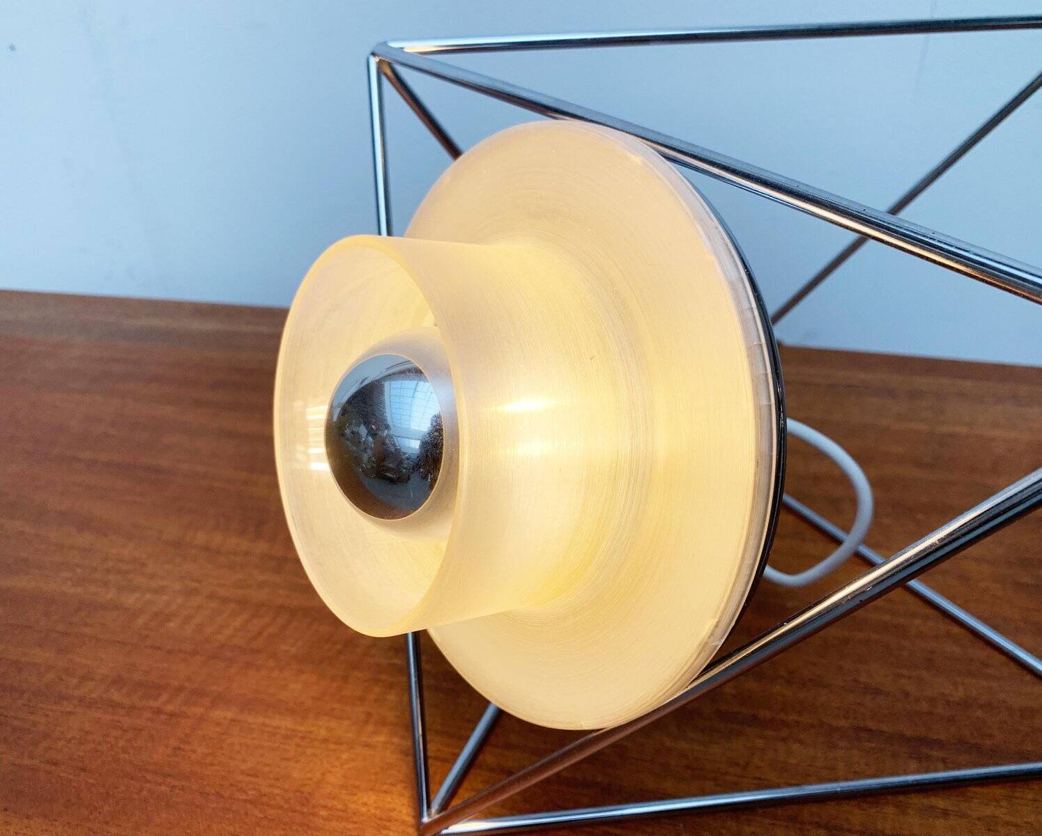 Poliedra table lamp from the Italian space age by Felice Ragazzo for Guzzini
