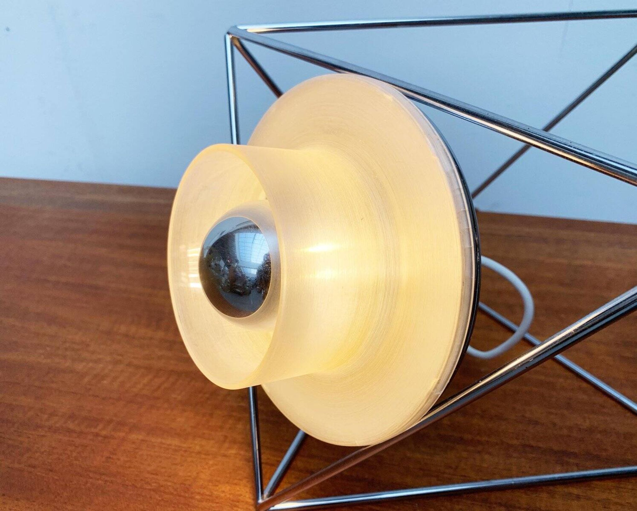 Poliedra table lamp from the Italian space age by Felice Ragazzo for Guzzini