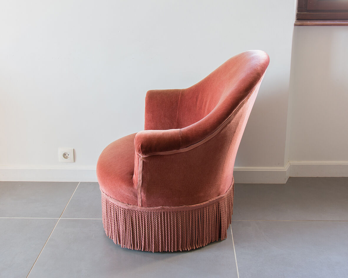 Old rose toad armchair