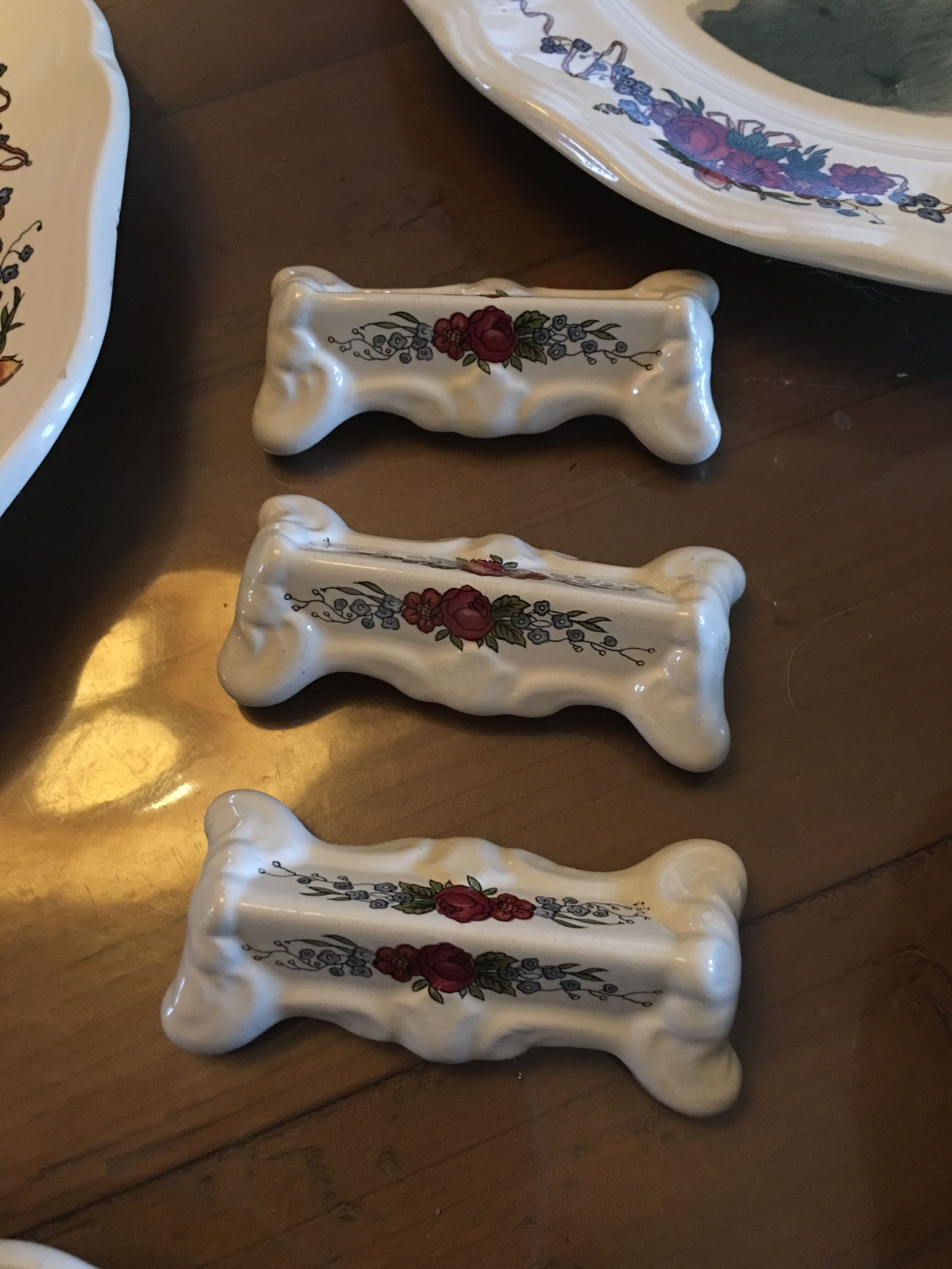 Ensemble de 6 assiettes plates & 6 portes couteaux Obernai