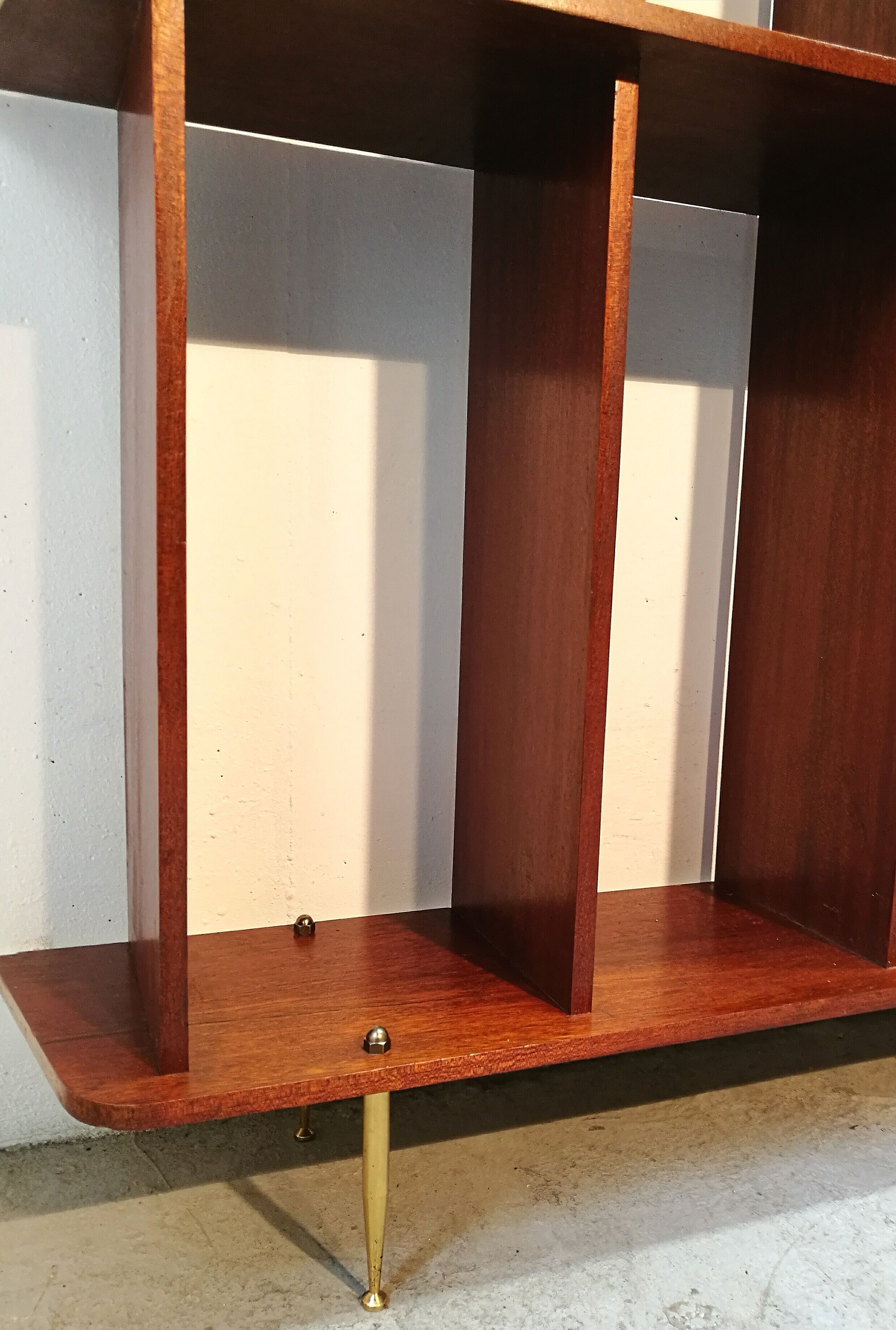 Trellis shelf mahogany 60s separator