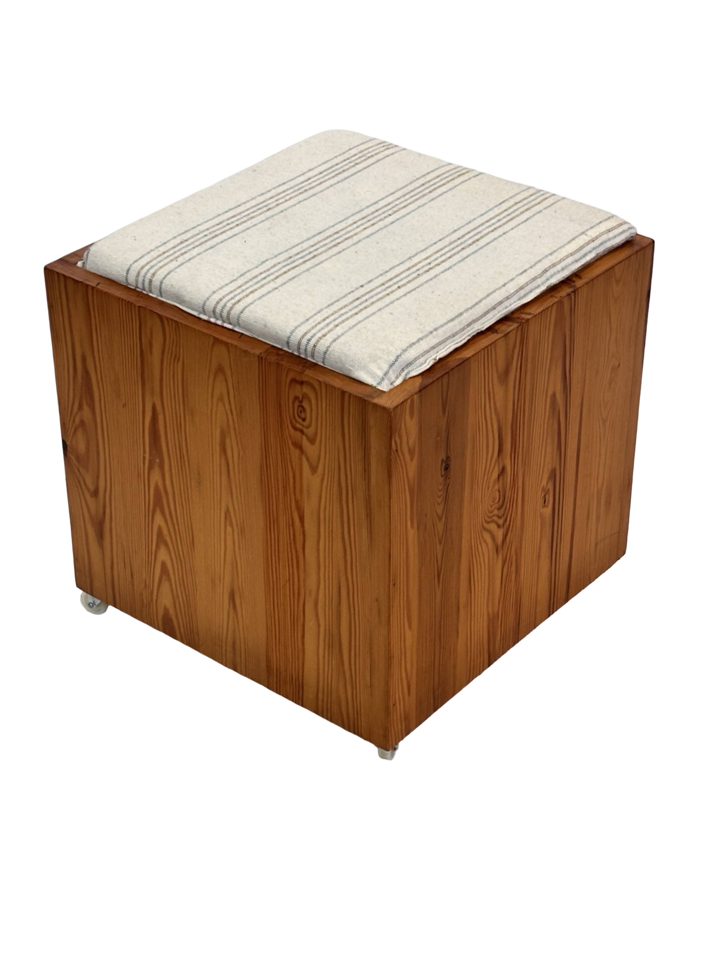 Vintage pinewood stool side table with compartment 70s design