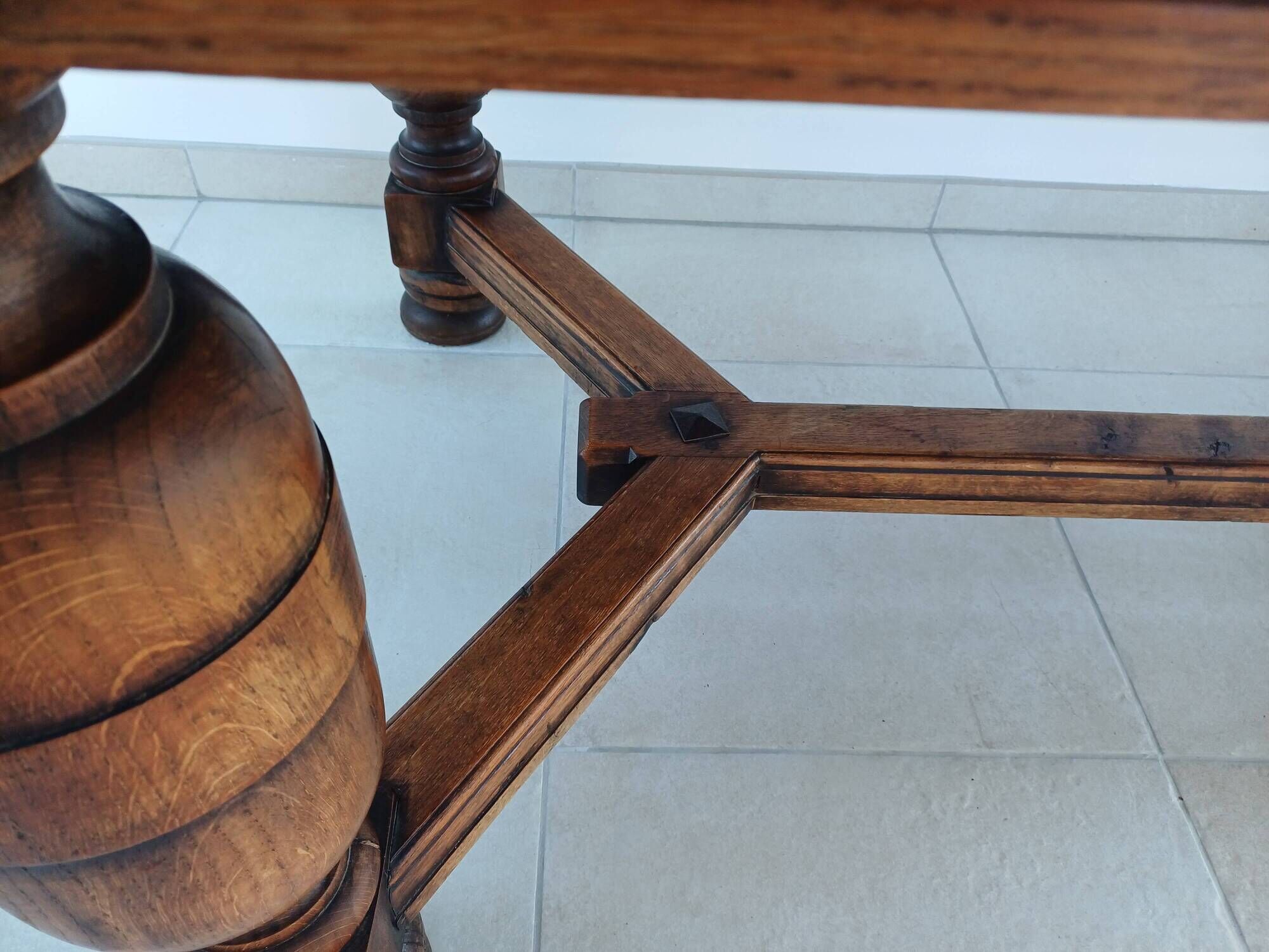 Centenary table in solid oak – Spanish Renaissance style (180 cm).
