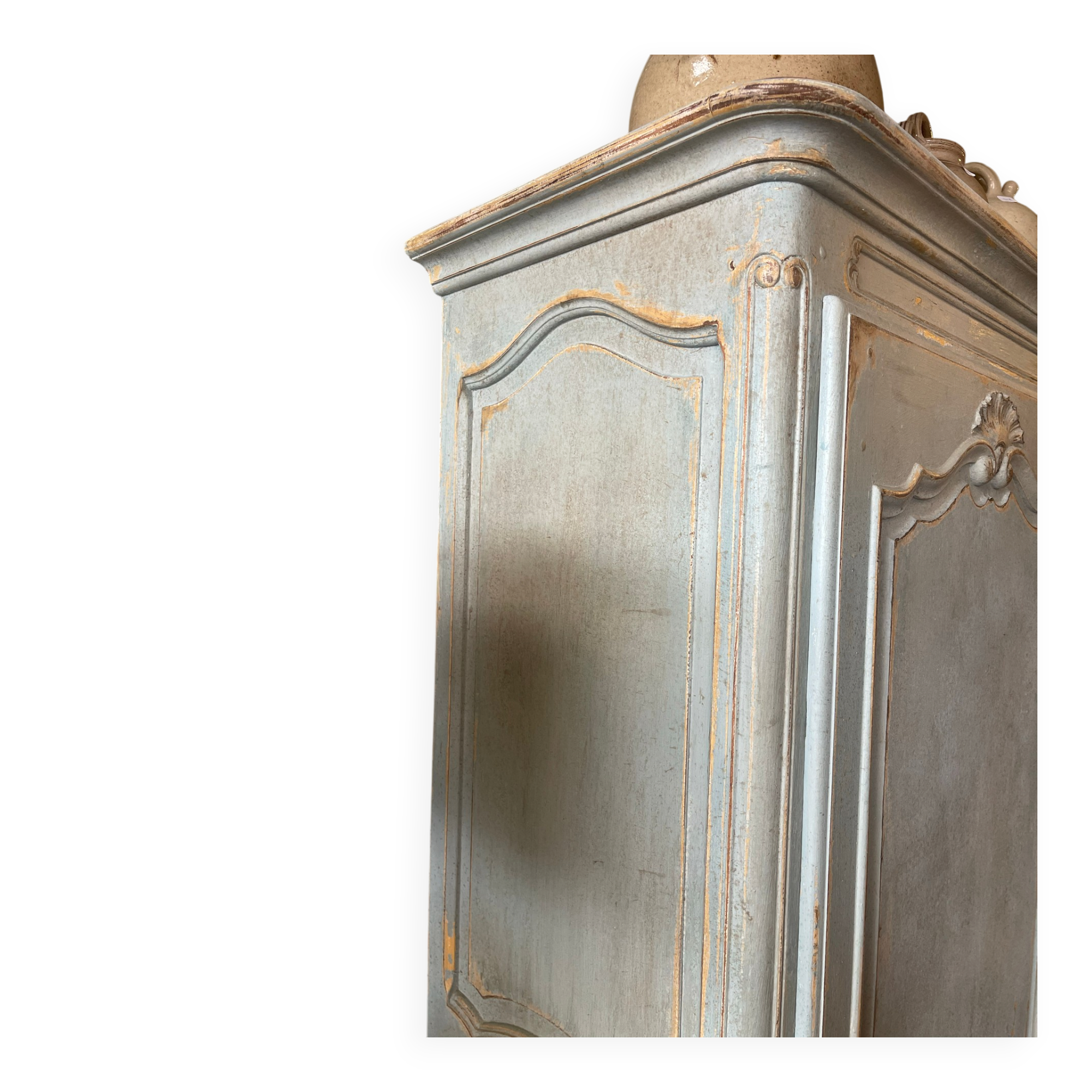 Patinated bonnetière