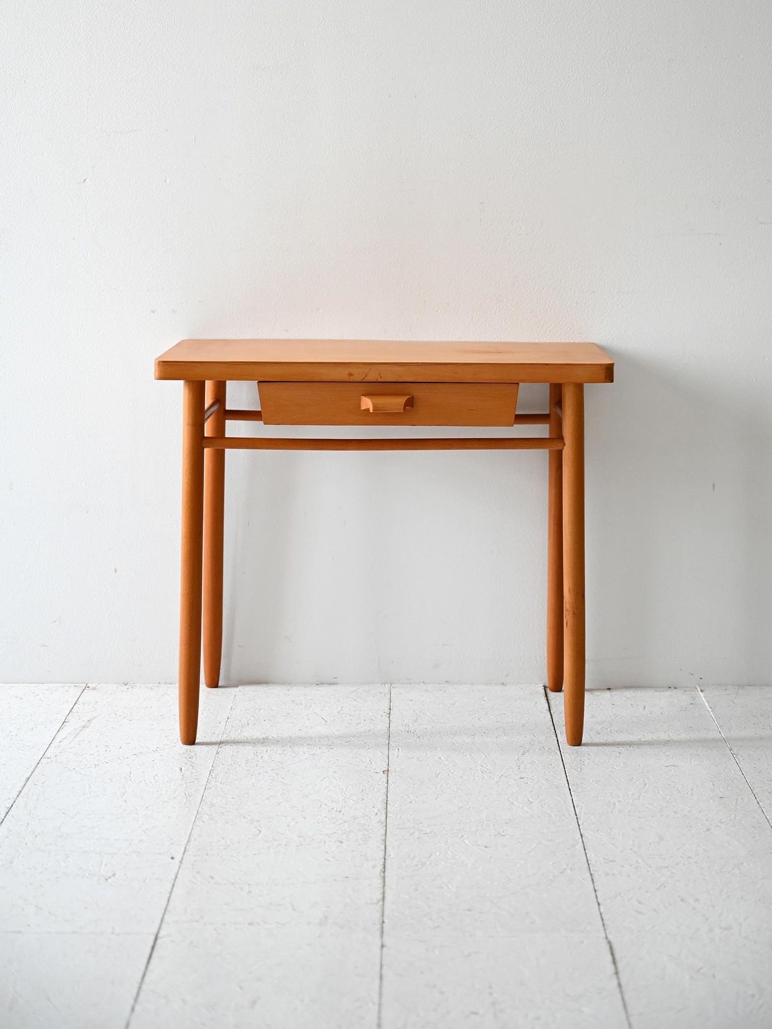 Table de chevet scandinave en hêtre des années 1960