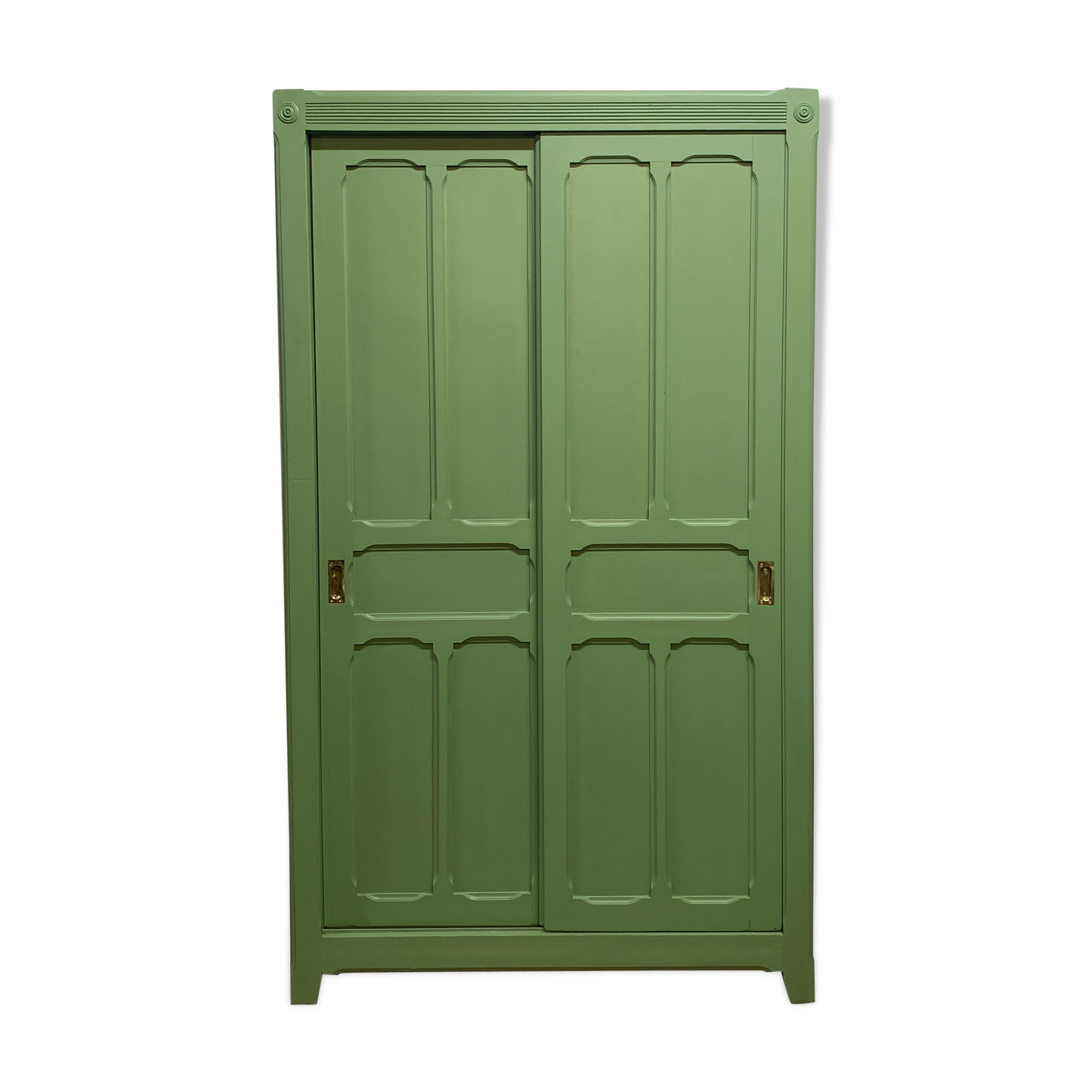 Parisian wardrobe with sliding doors