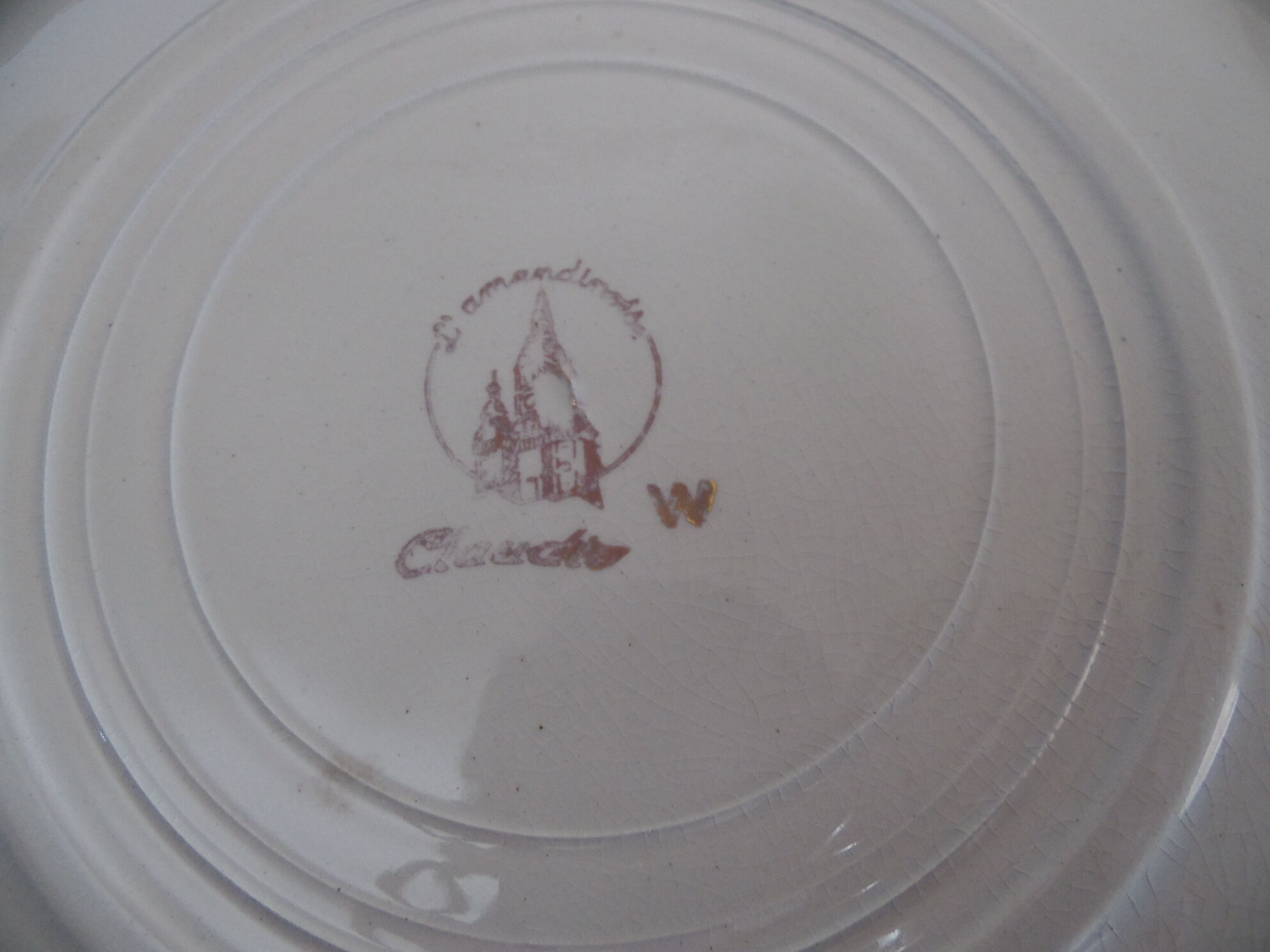 Lots of plates Claudia from L'Amandinoise