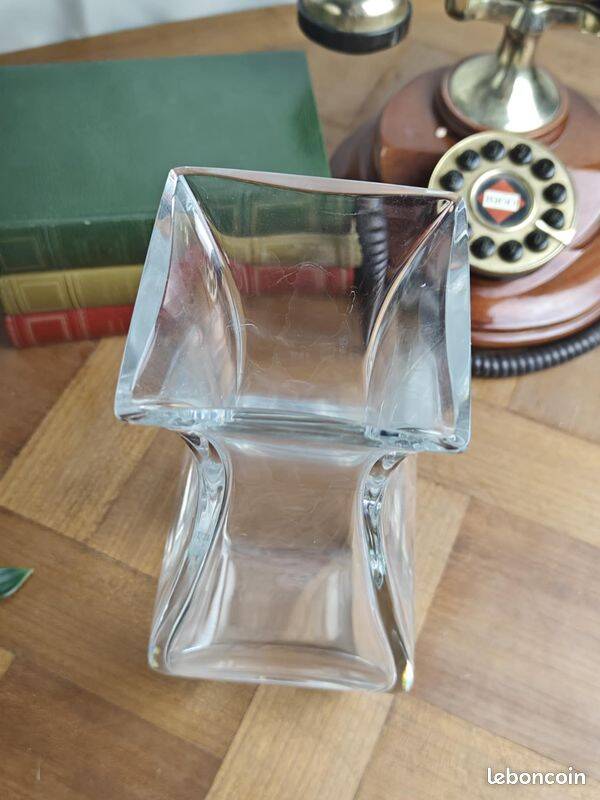 Baccarat Crystal Vase Crystal from France – Elegant & Pure Design