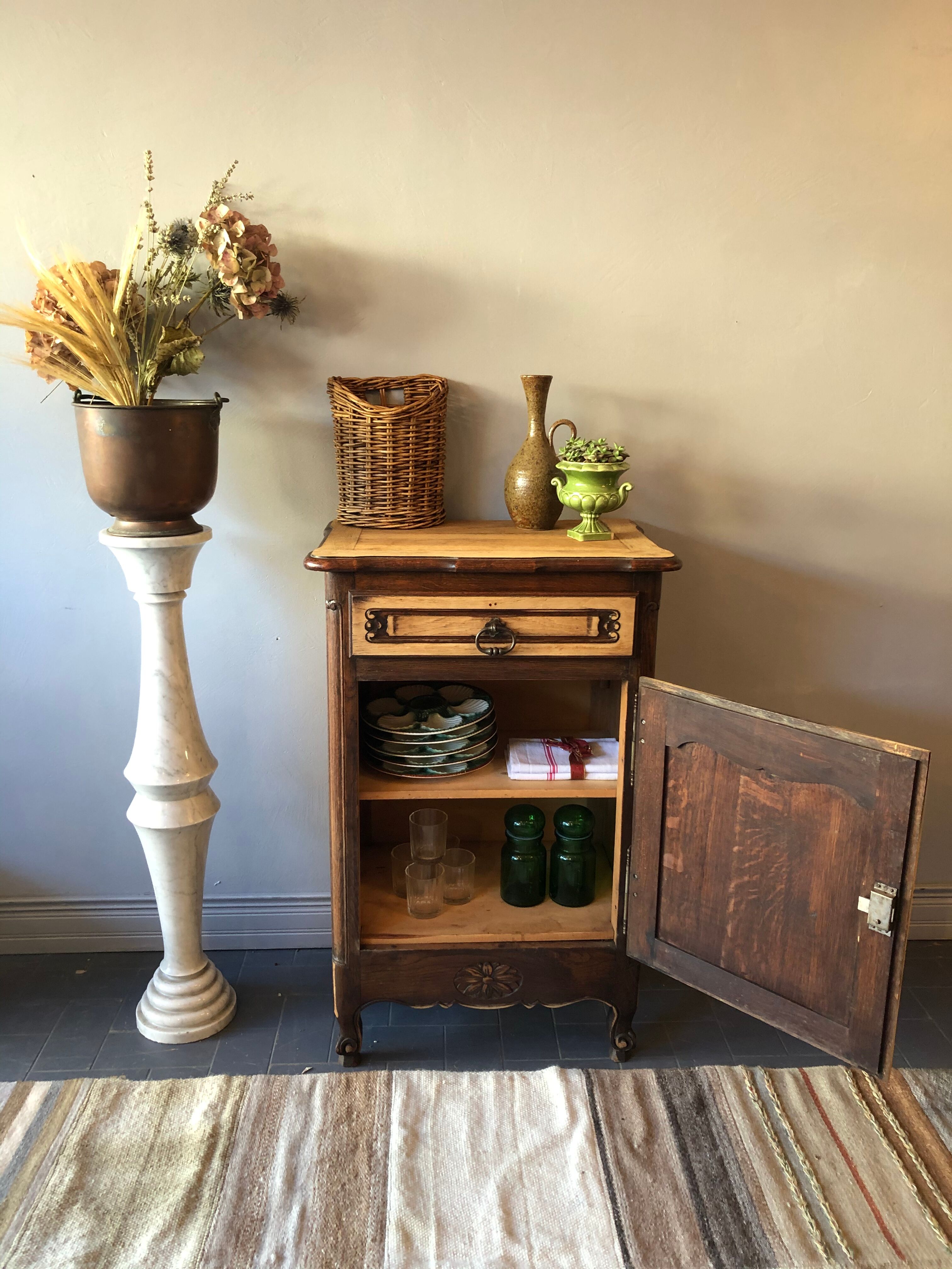 Confectioner, country style buffet