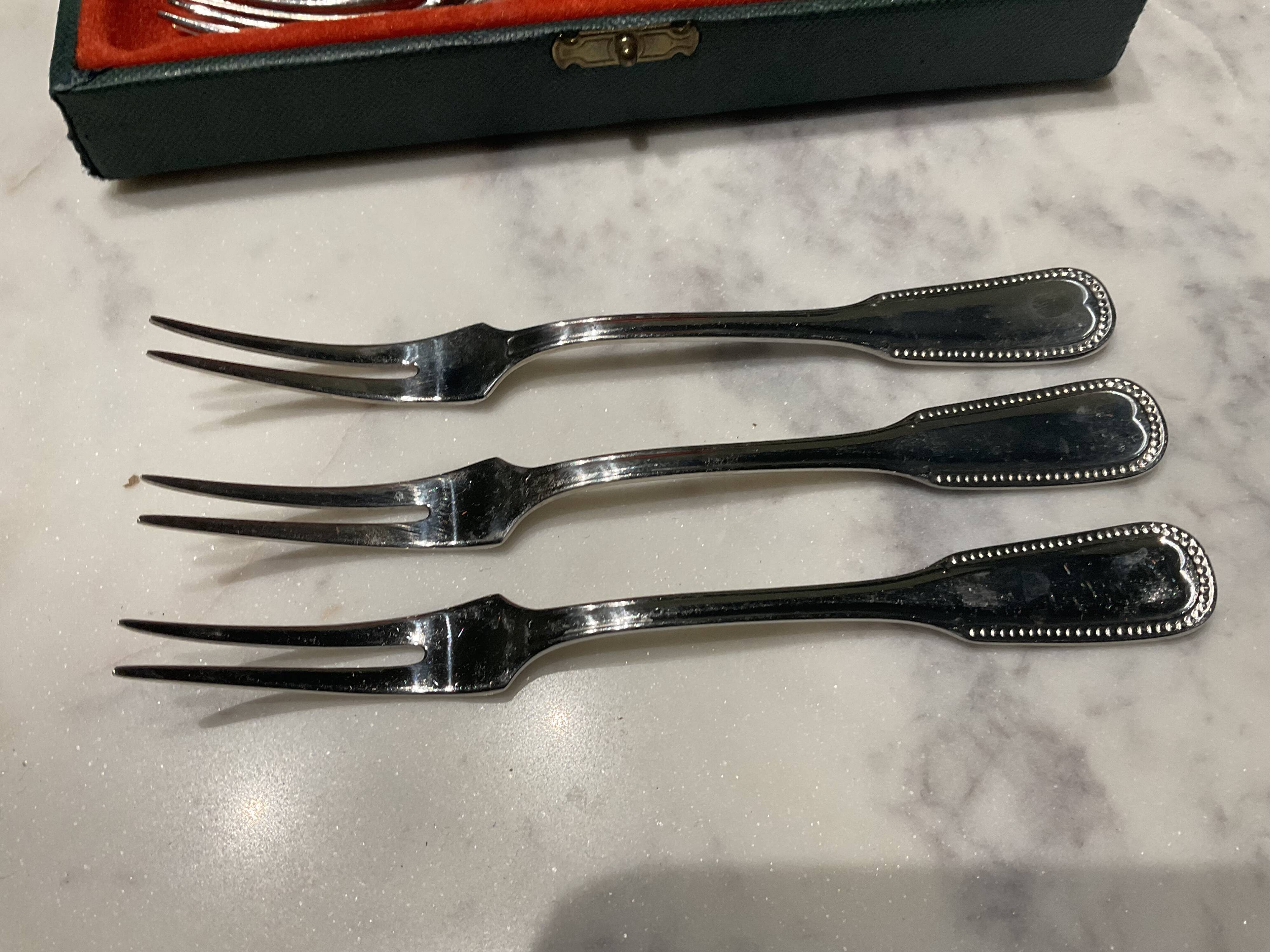 Set of 12 snail forks. Guy Degrenne