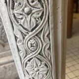 Small stone column