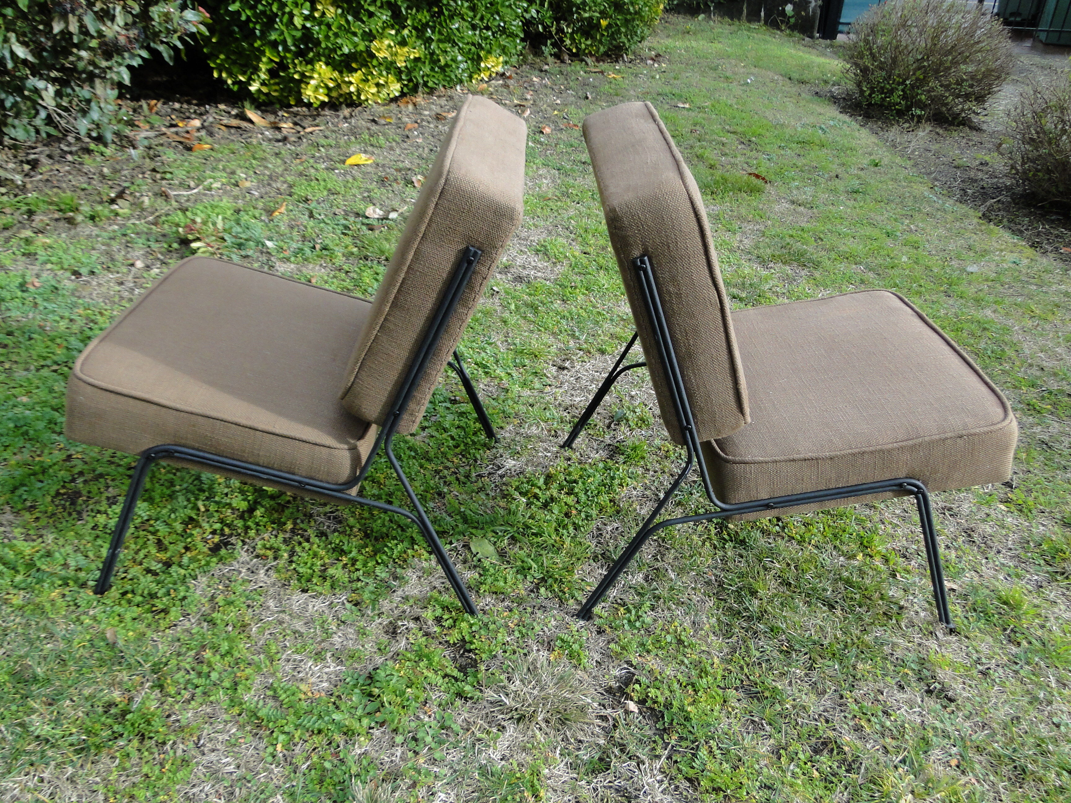Paire de chauffeuses fauteuils en tissu marron