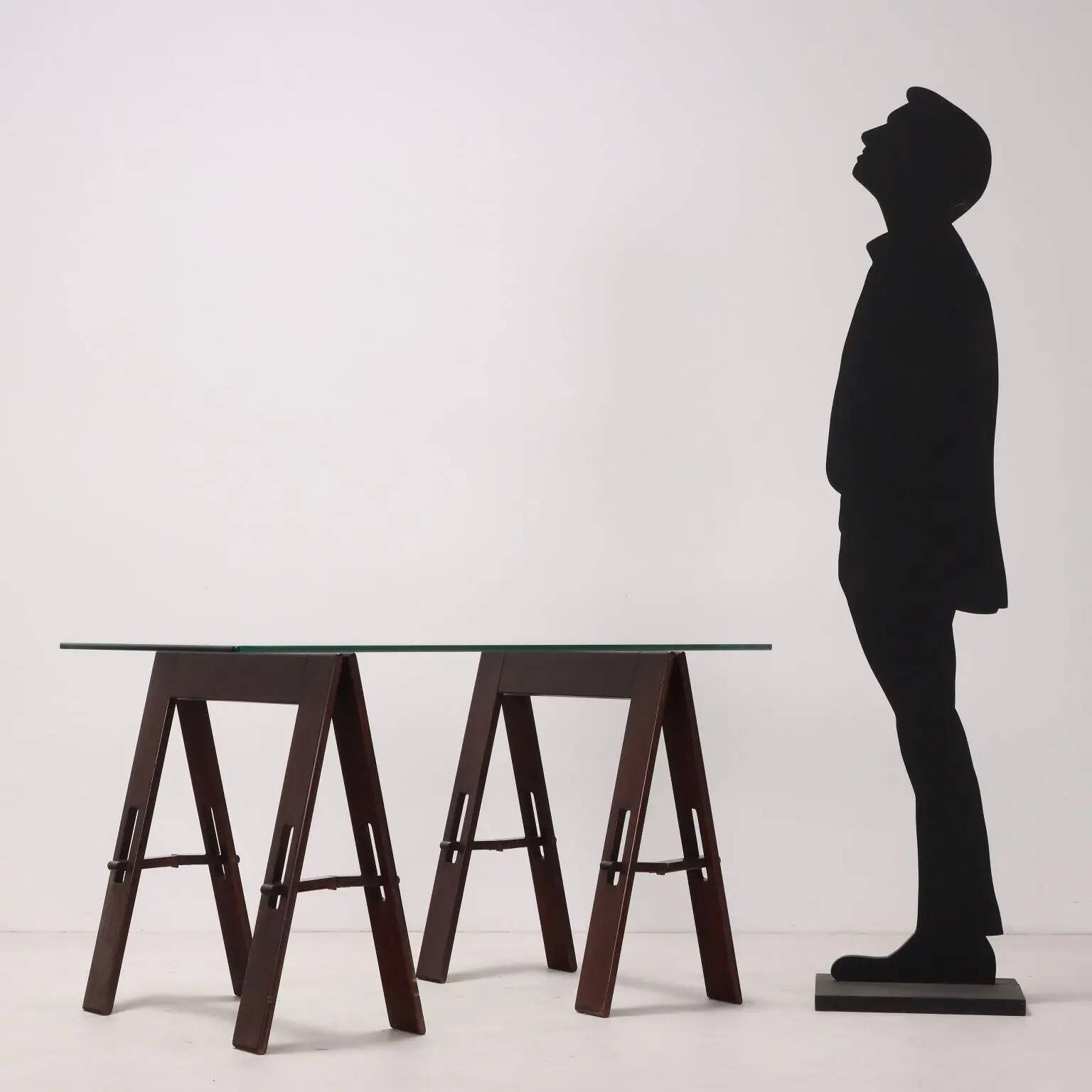 Table vintage en bois à tréteaux avec plateau en cristal, Italie, années 1980