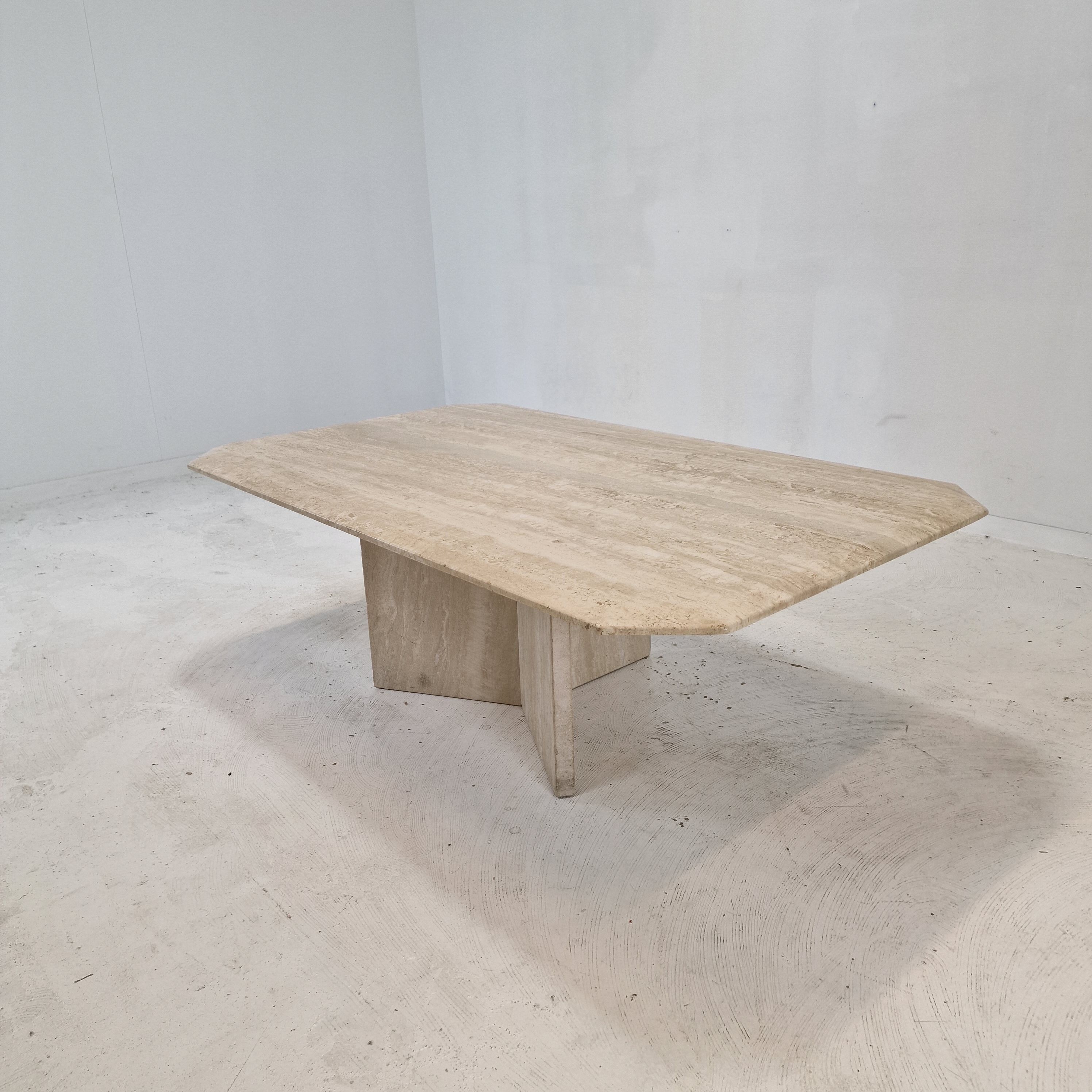 Italian Coffee Table in Travertine, 1980s