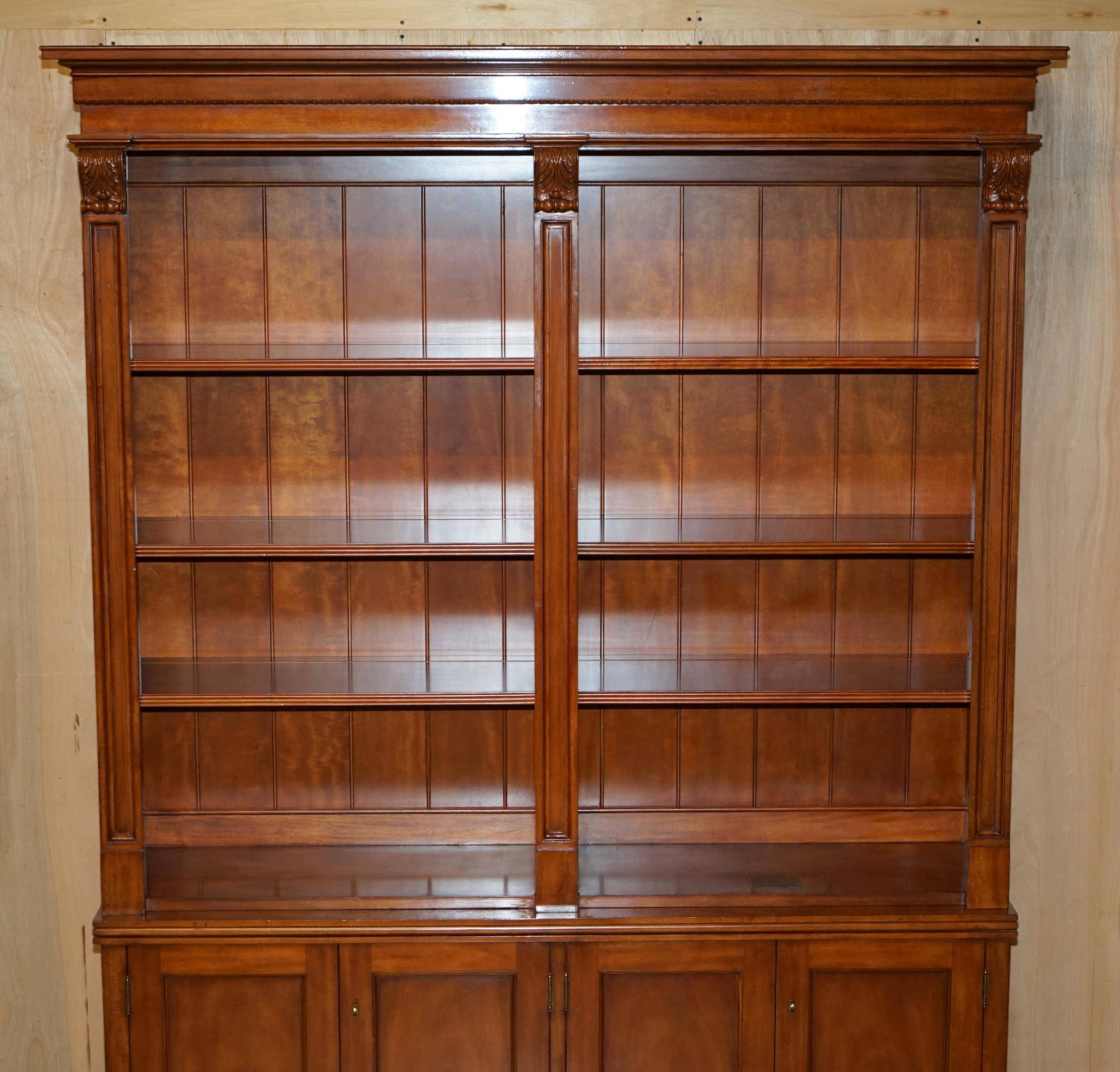 Bibliothèque ouverte Ralph Lauren extra large en bois dur