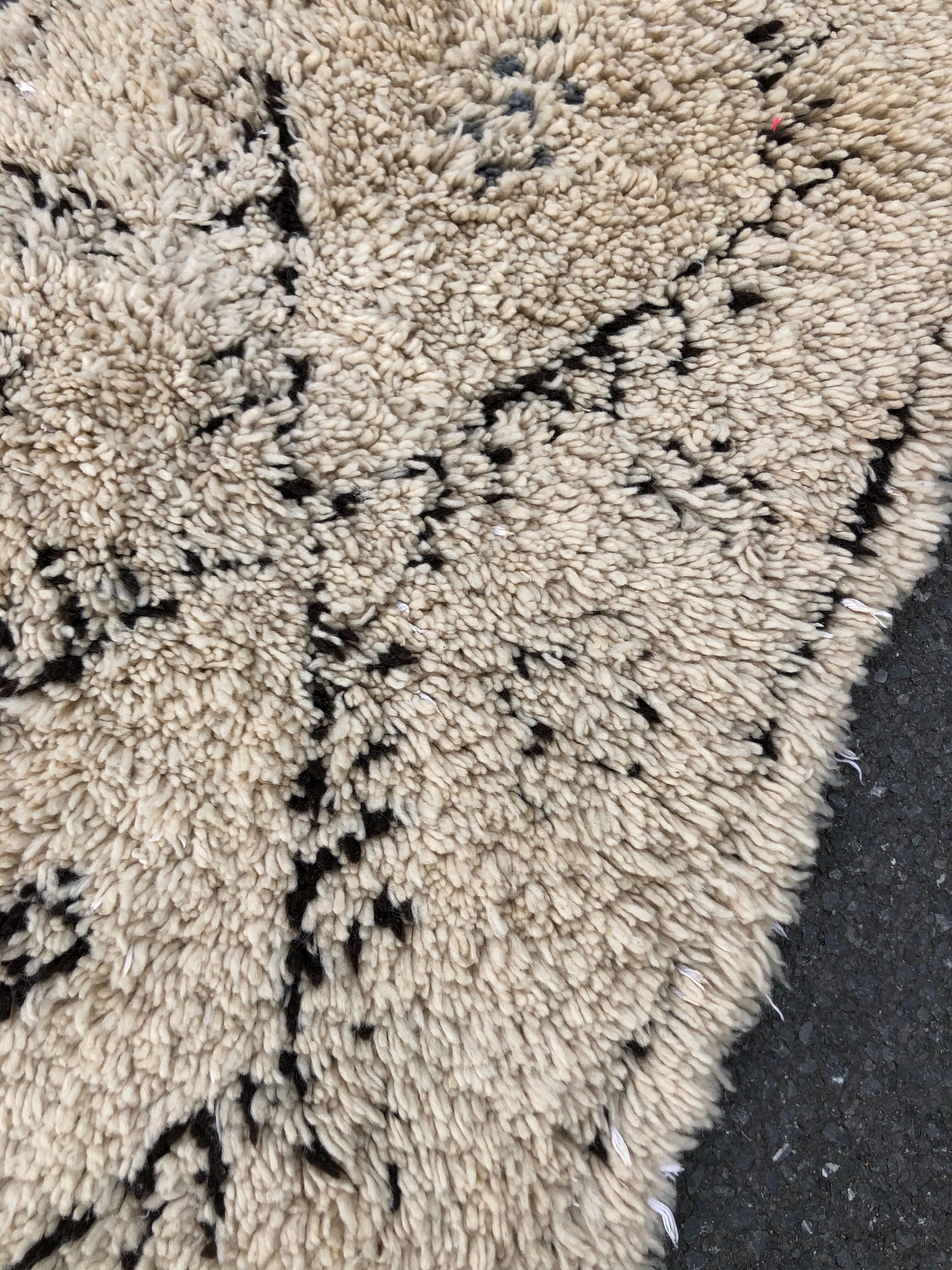 Berber beni ouarain rug 185 x 75 cm