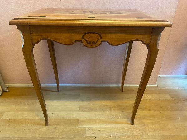 Table de style Louis XV en merisier