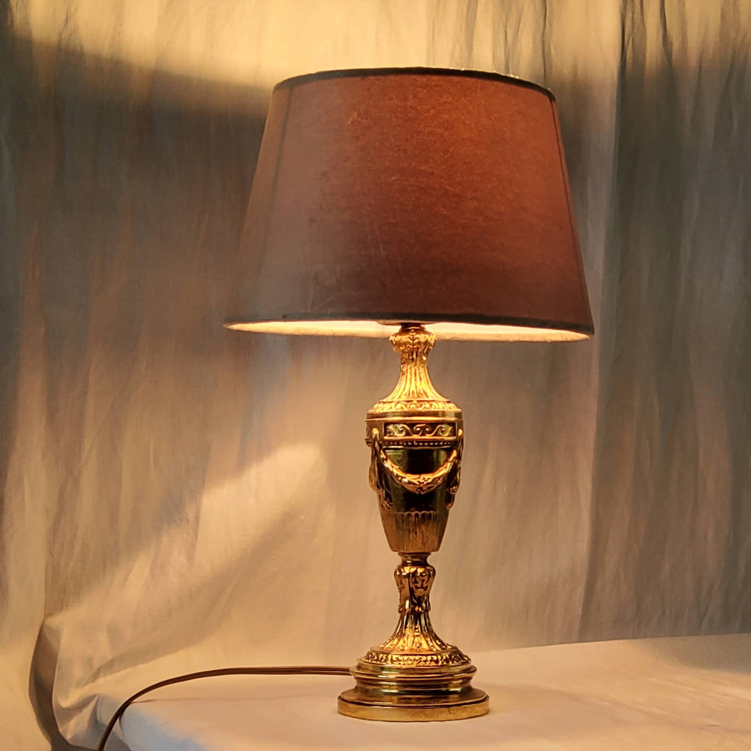 Empire style lamp