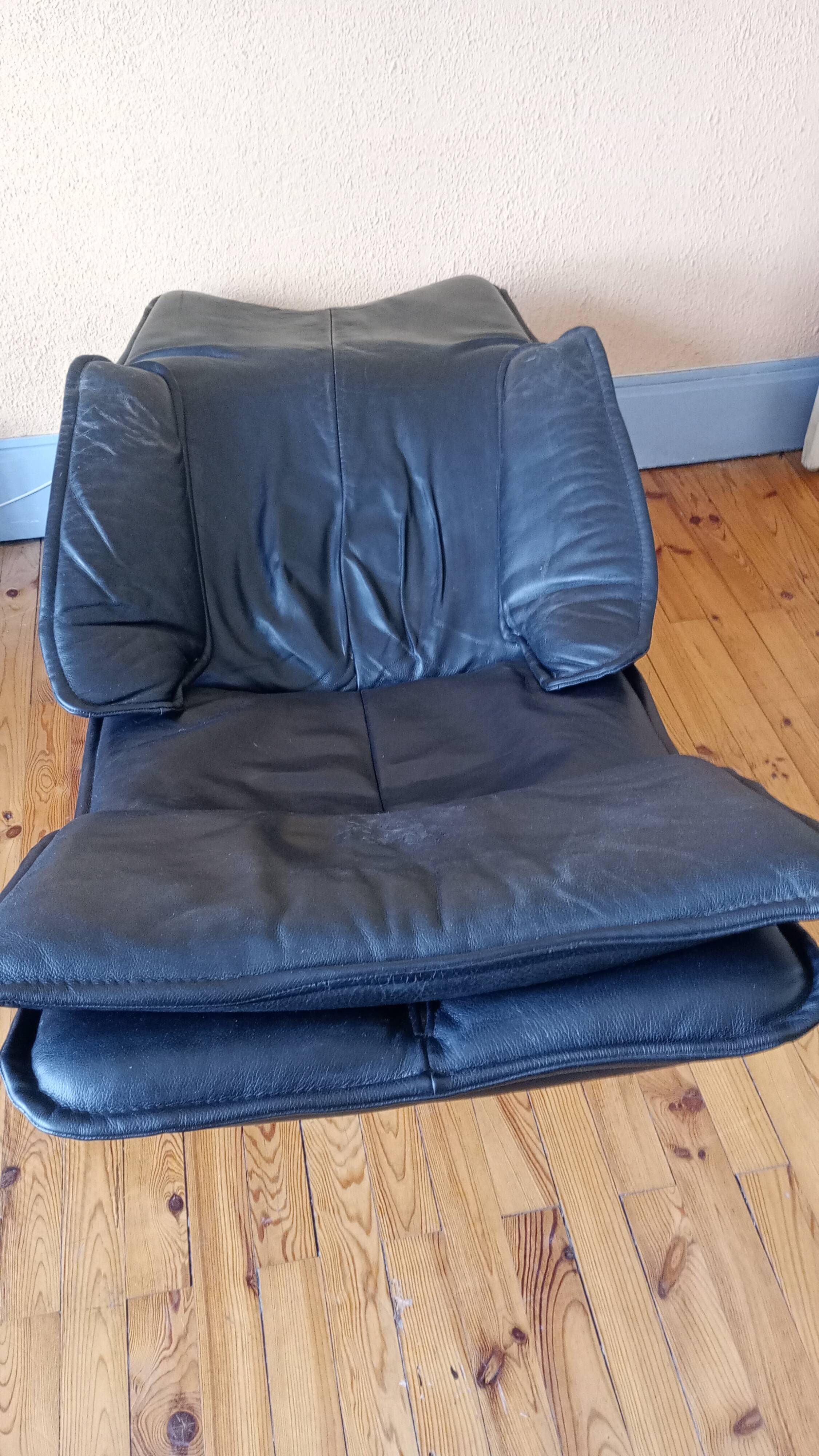 Armchair by designer Hjellegjerde. Contura Zero Gravity model for Modi.