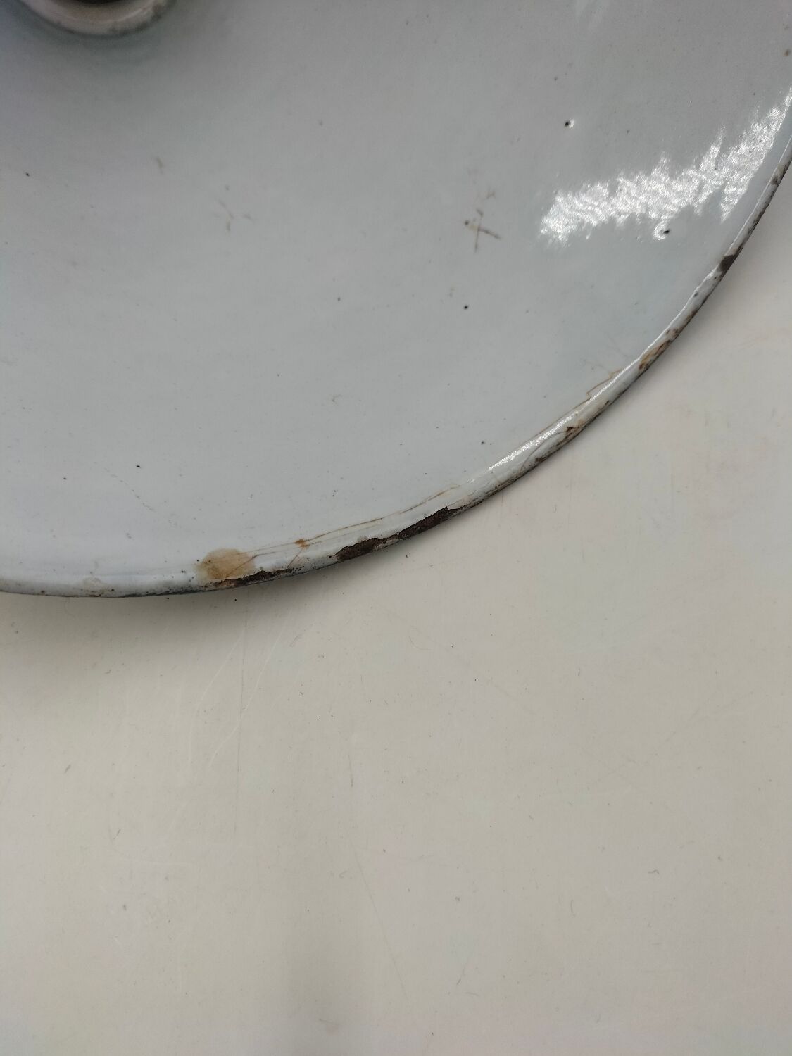 Enamelled sheet metal cone suspension