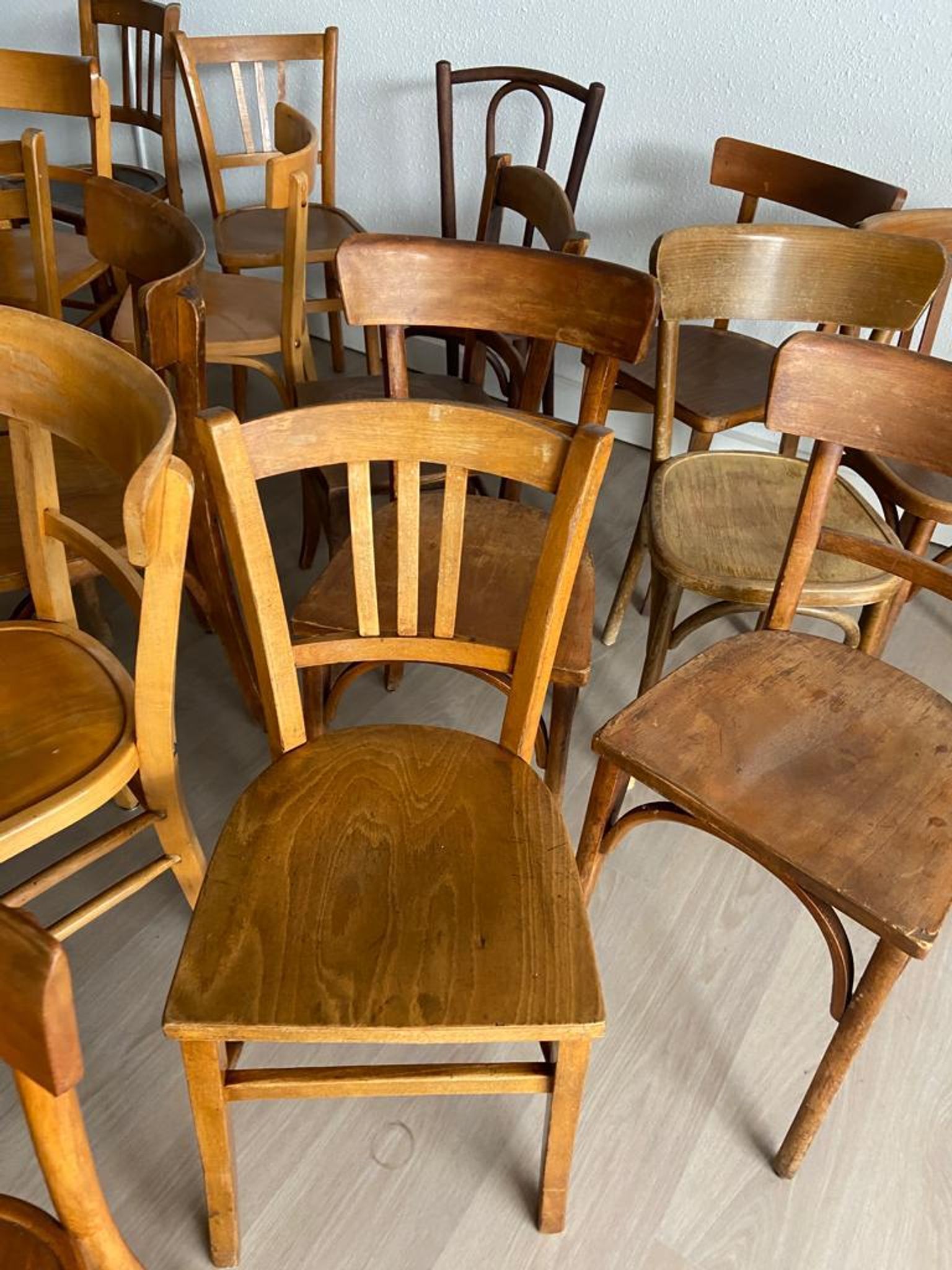 Set of 30 bistro chairs BOIS COURBÉ Vintage 60s mismatched