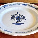 Ancien plat rond creux XVIII cul noir Rouen Forges les eaux