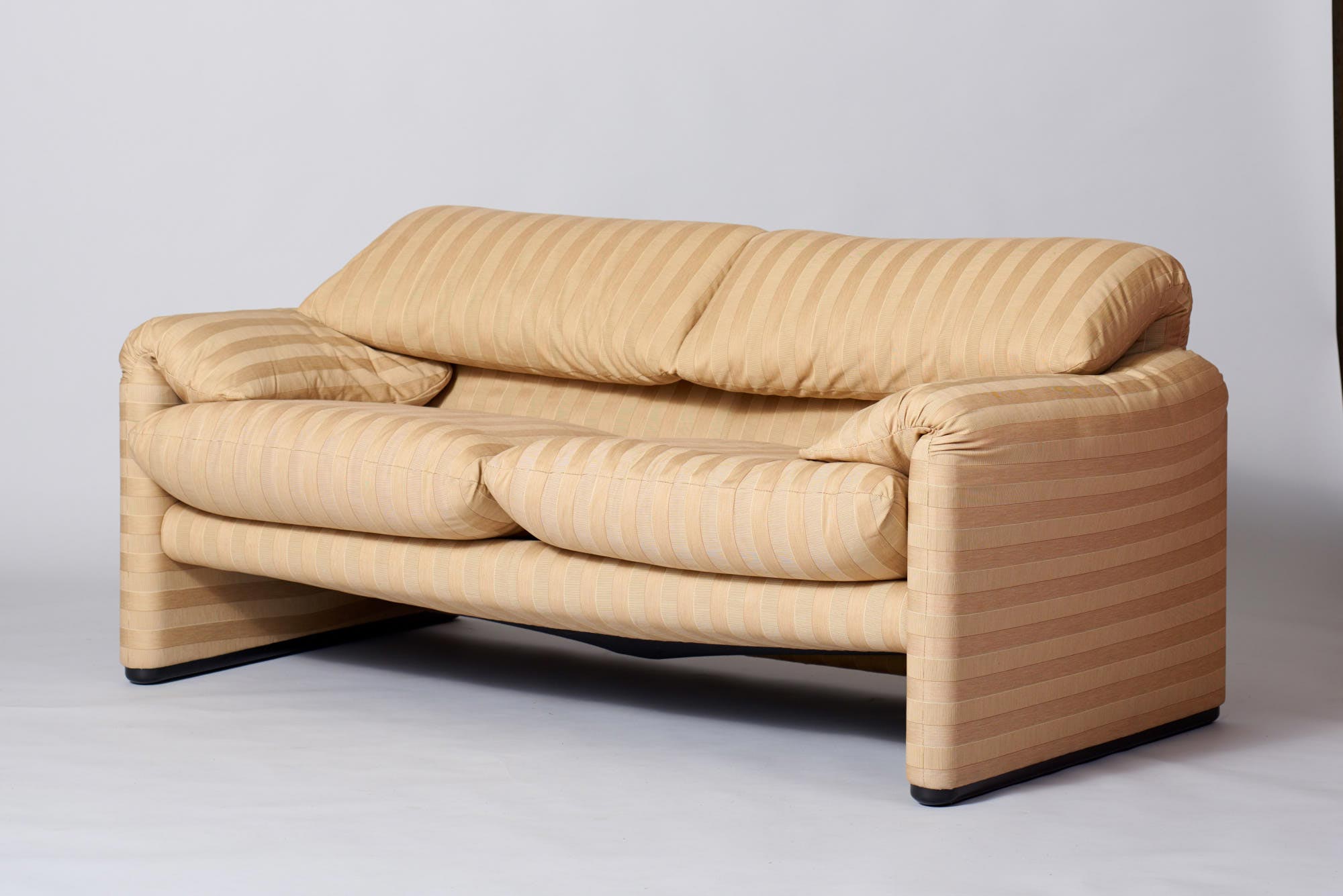 Maralunga Sofa by Vico Magistretti for Cassina