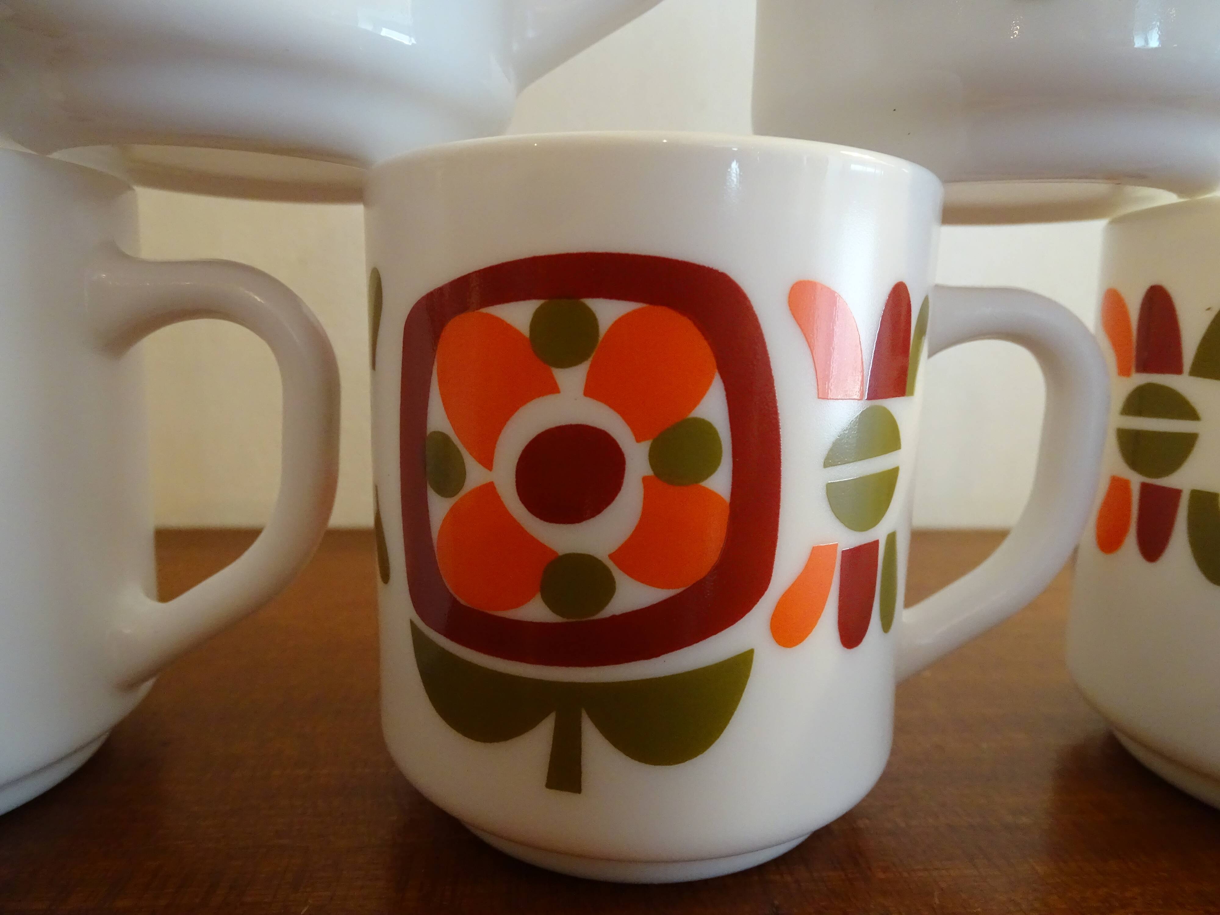 Lot 6 cups / mugs and pitcher vintage 1970 Arcopal
