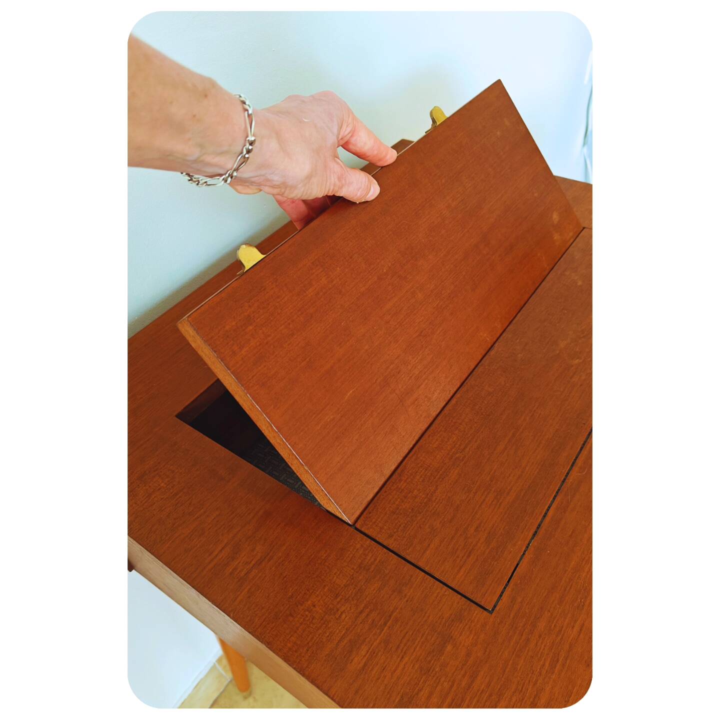 Bureau vintage compact