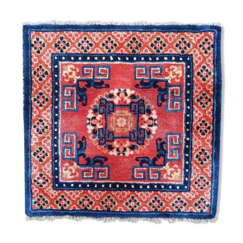 Chinese rug 1900 69 X 66 cm