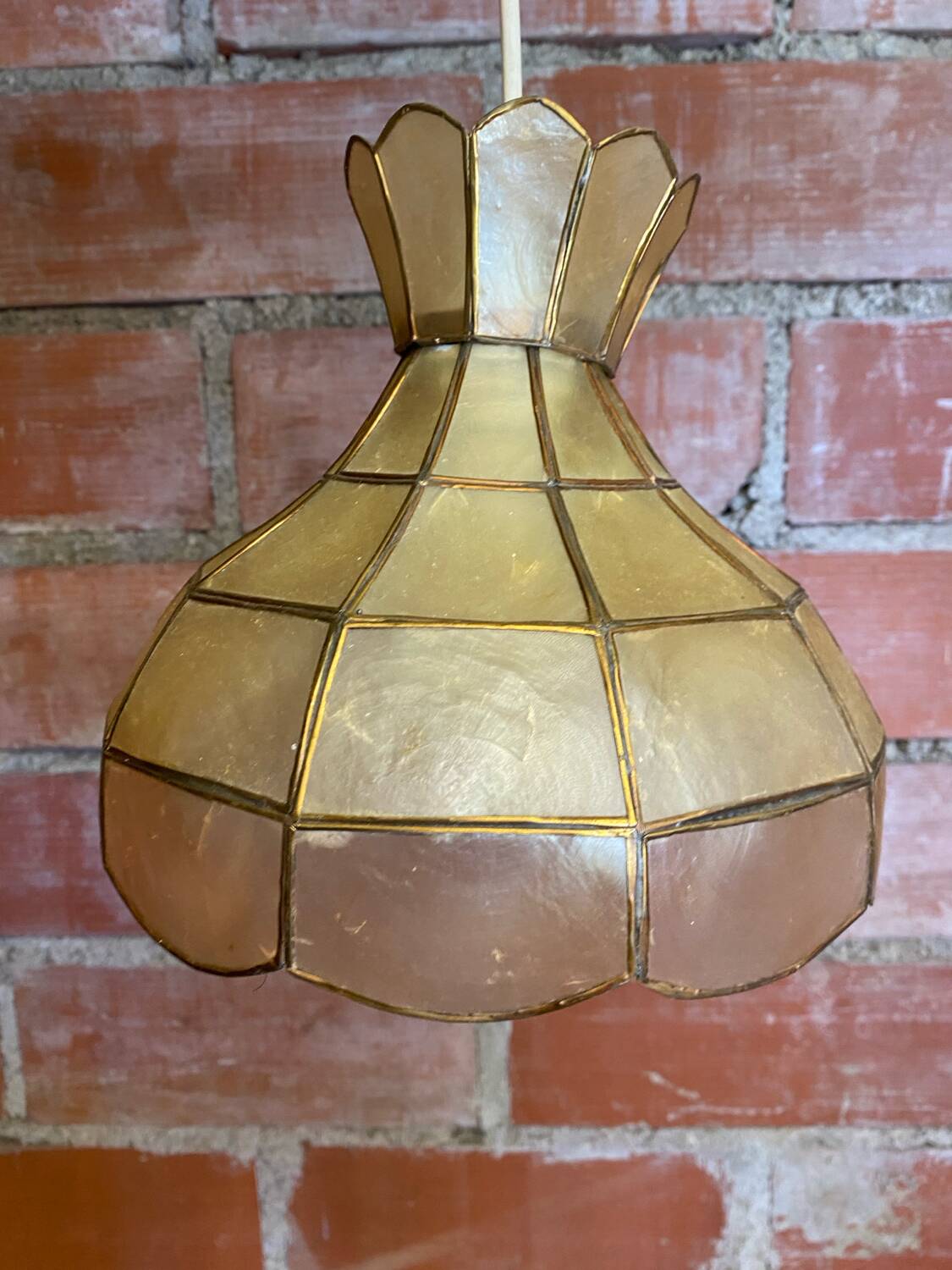 Suspension ancienne art Deco nacre & laiton 70’s