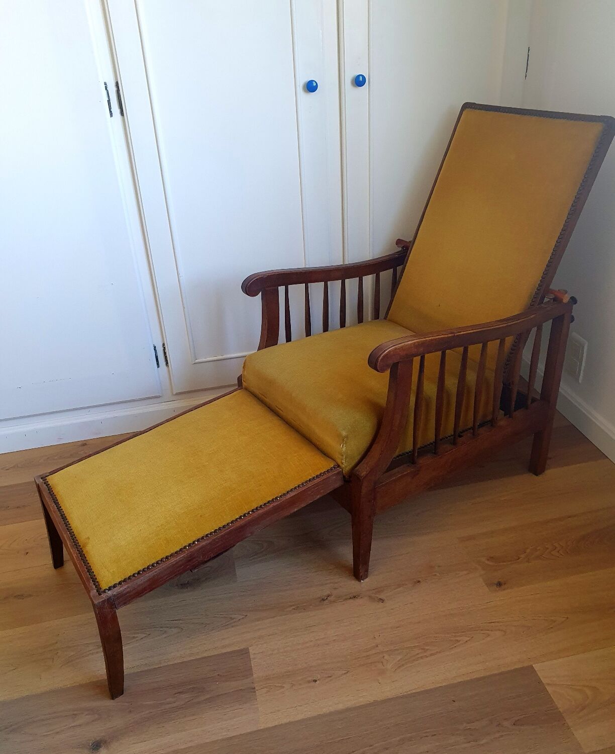 Velvet deck chair