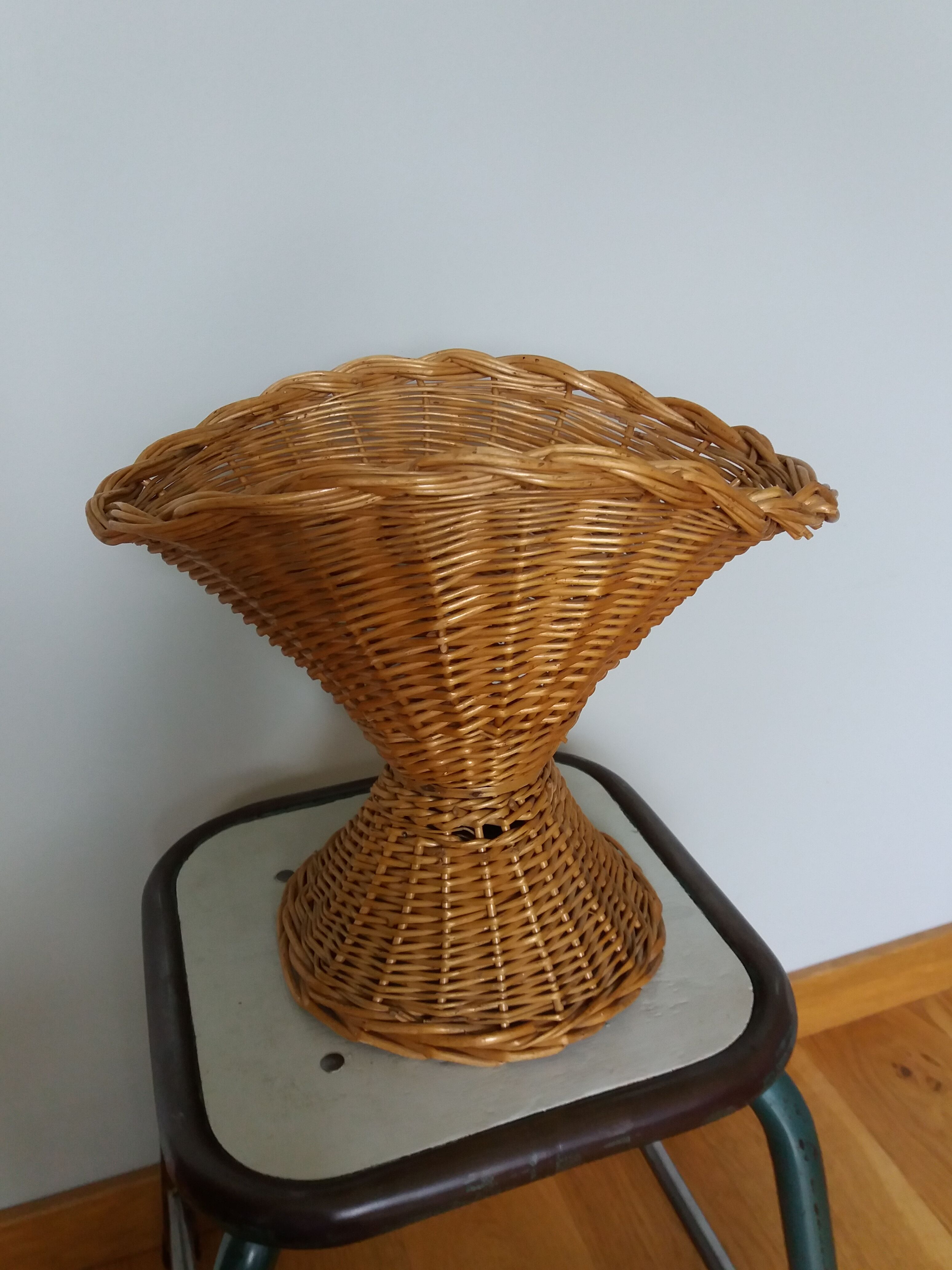 Rattan basket wicker vase cut