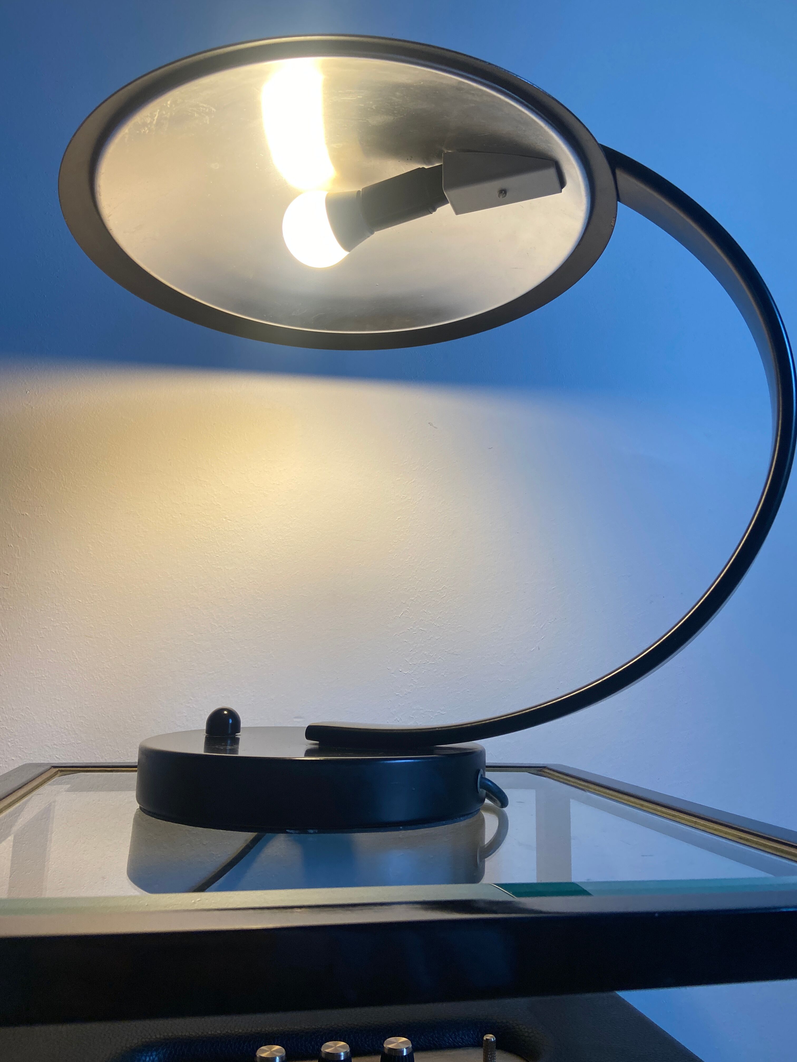 Lampe de bureau soucoupe noire par disderot pour soka made in france