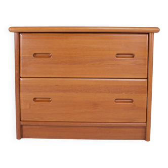 Small Danish chest of drawers.