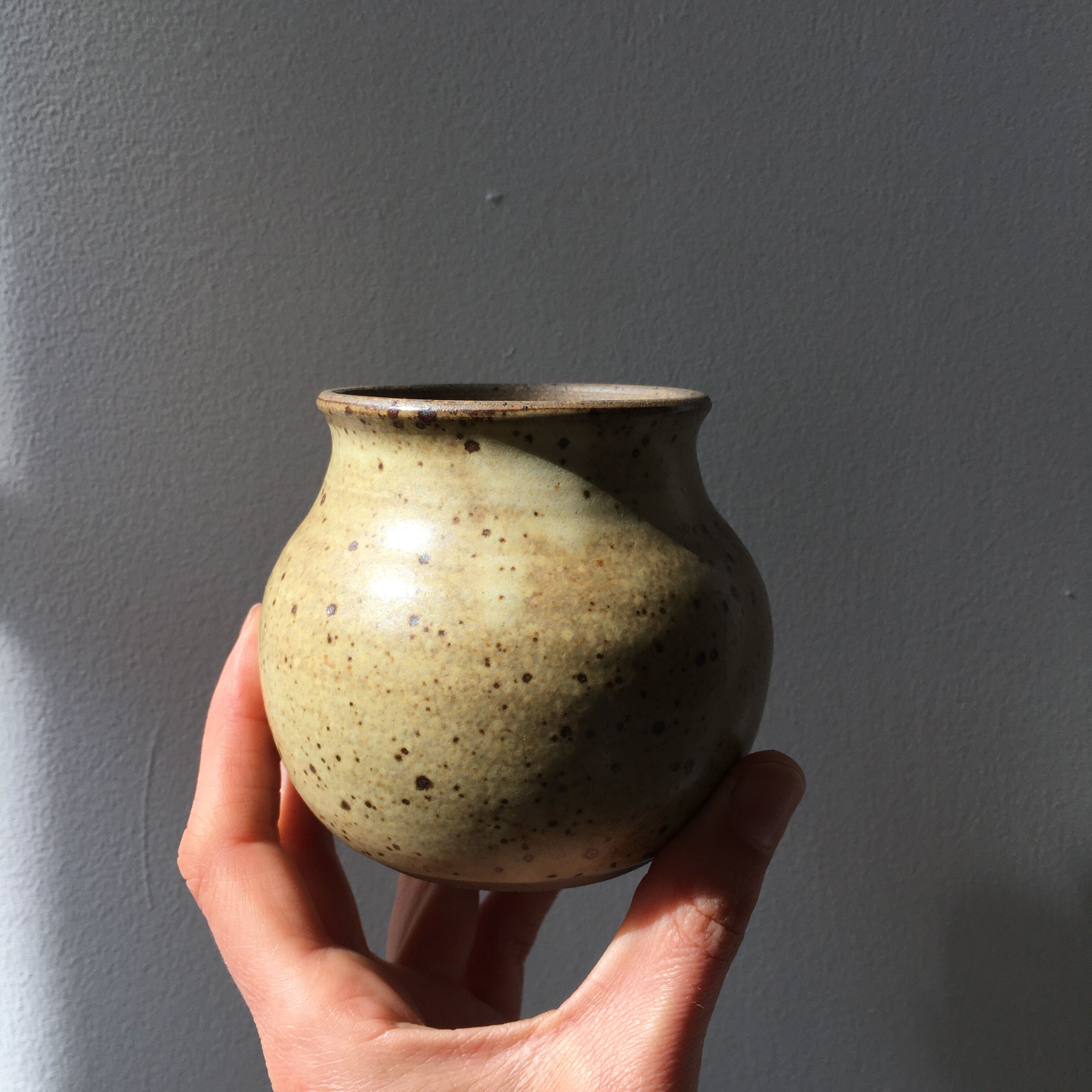 Series of pyrity stoneware tableware